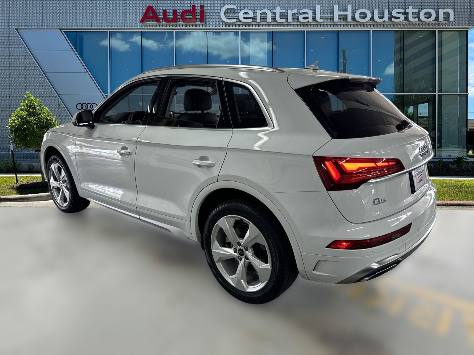 2025 Audi Q5 S line Premium Plus photo 2