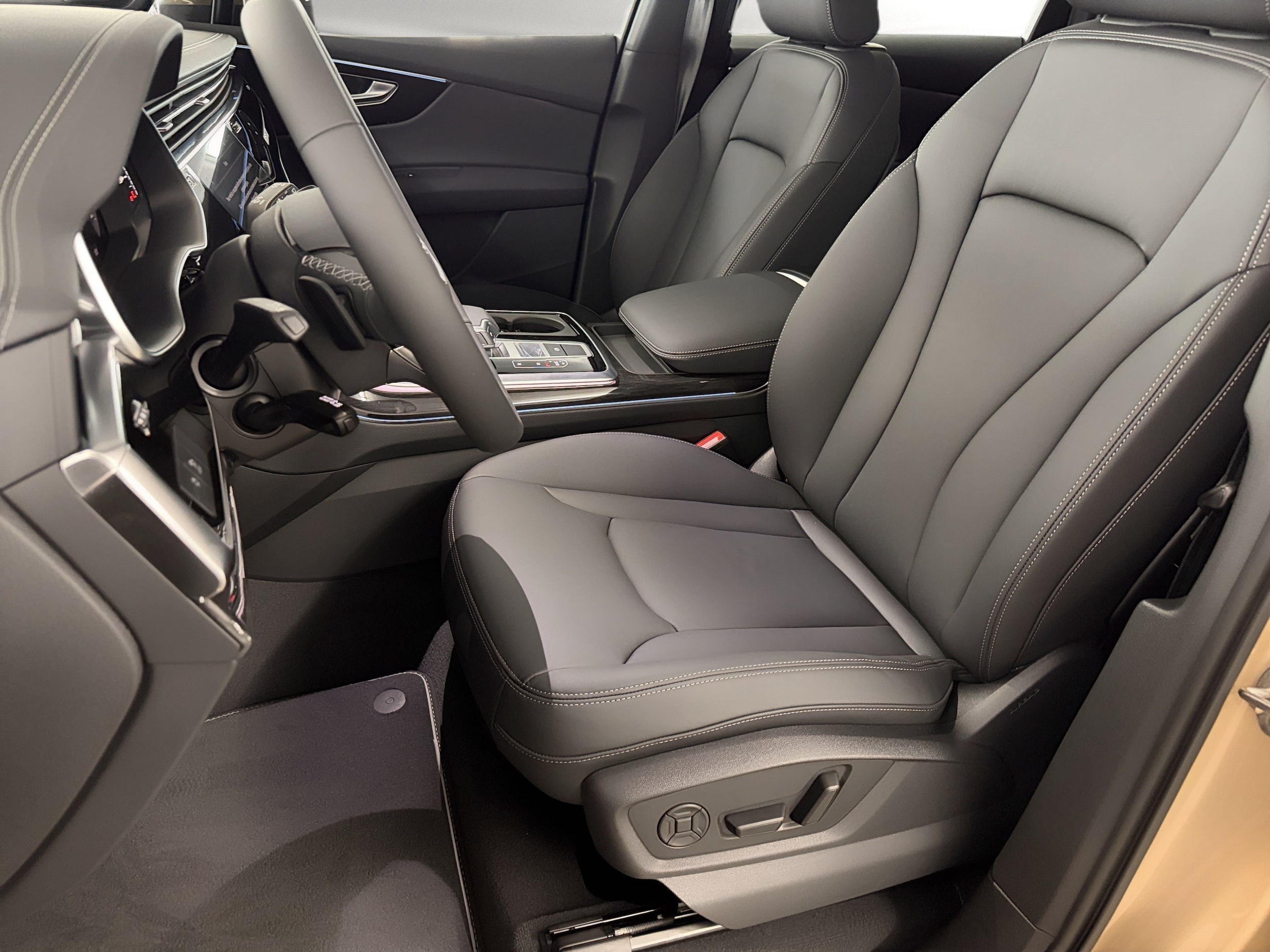 Q7 Premium SUV