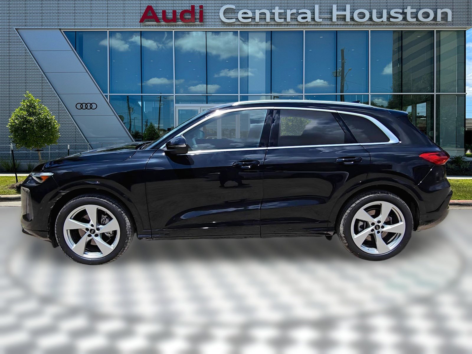 2025 Audi Q5 2.0T Prestige photo 2