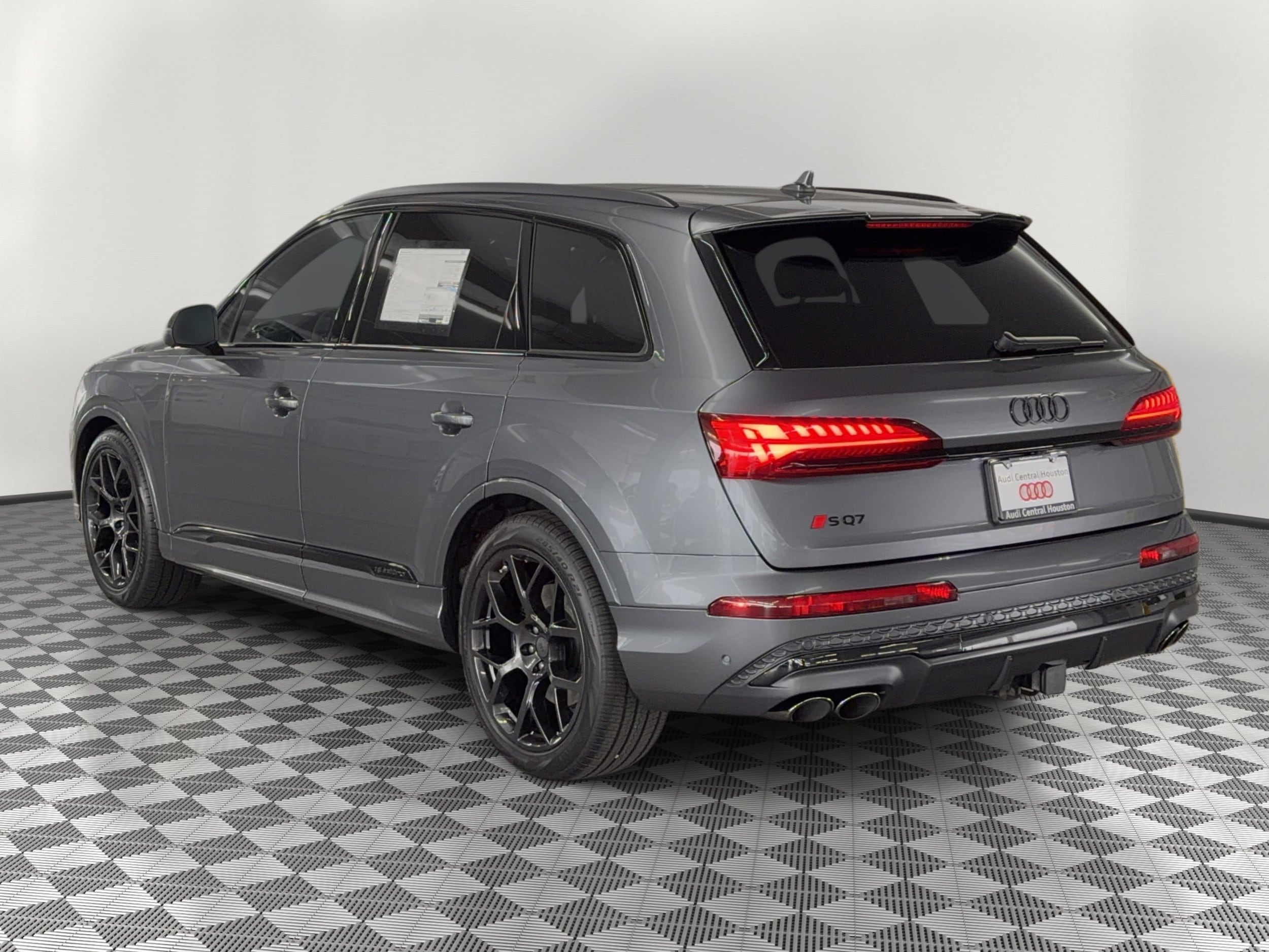 SQ7 Premium Plus SUV