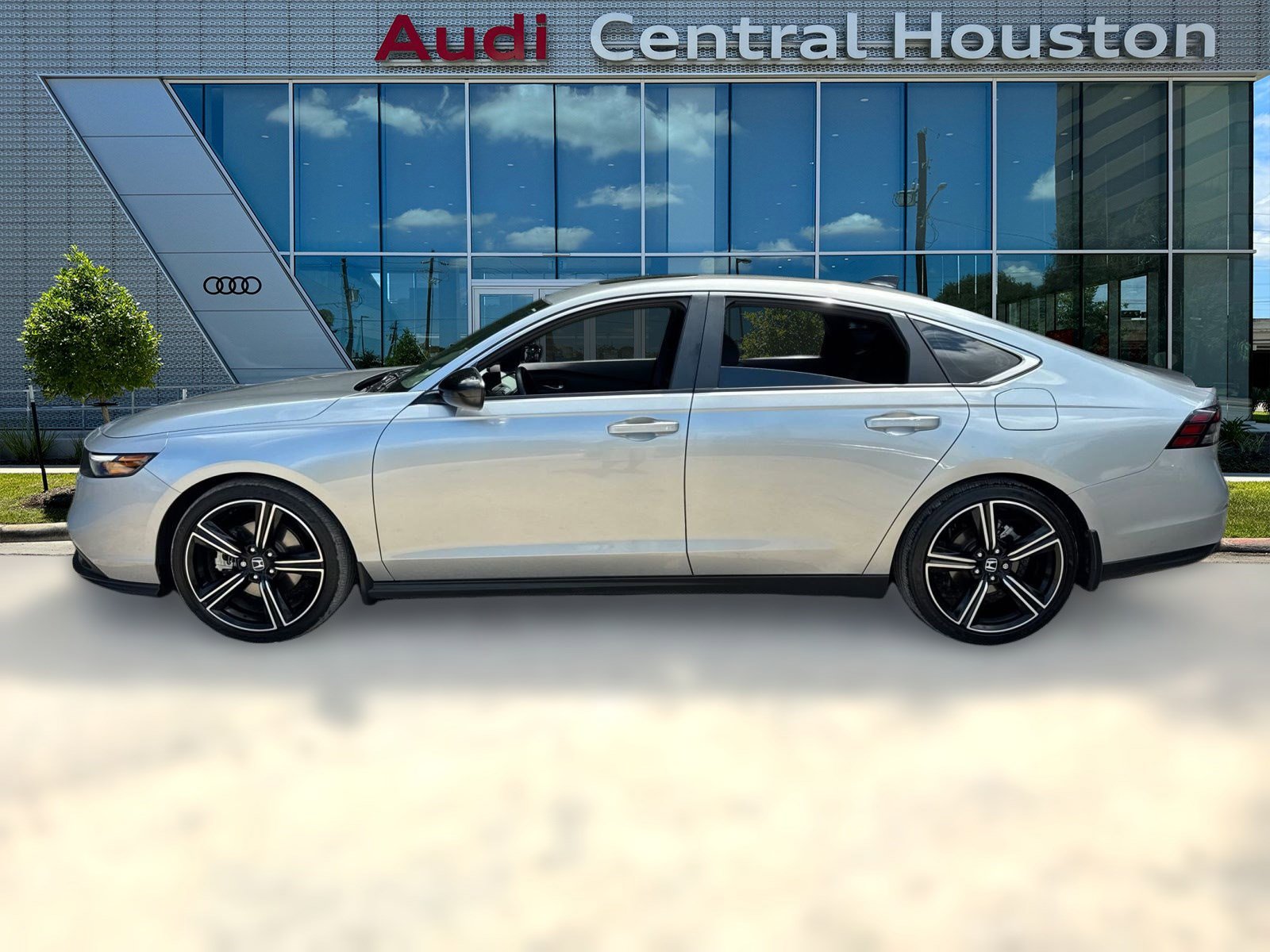 2024 Honda Accord Hybrid Sport photo 2