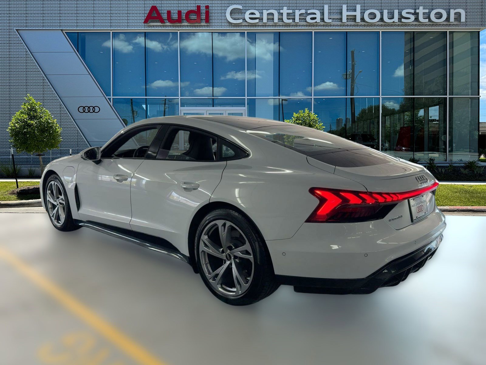 2023 Audi e-tron GT Prestige photo 3