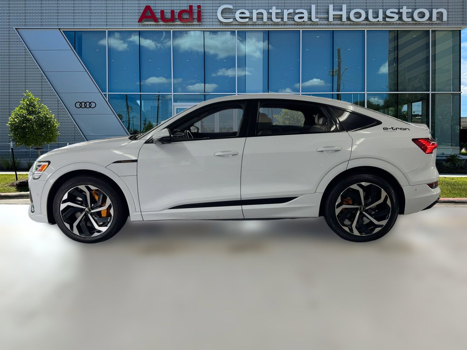 2023 Audi e-tron Sportback S line Premium Plus photo 2