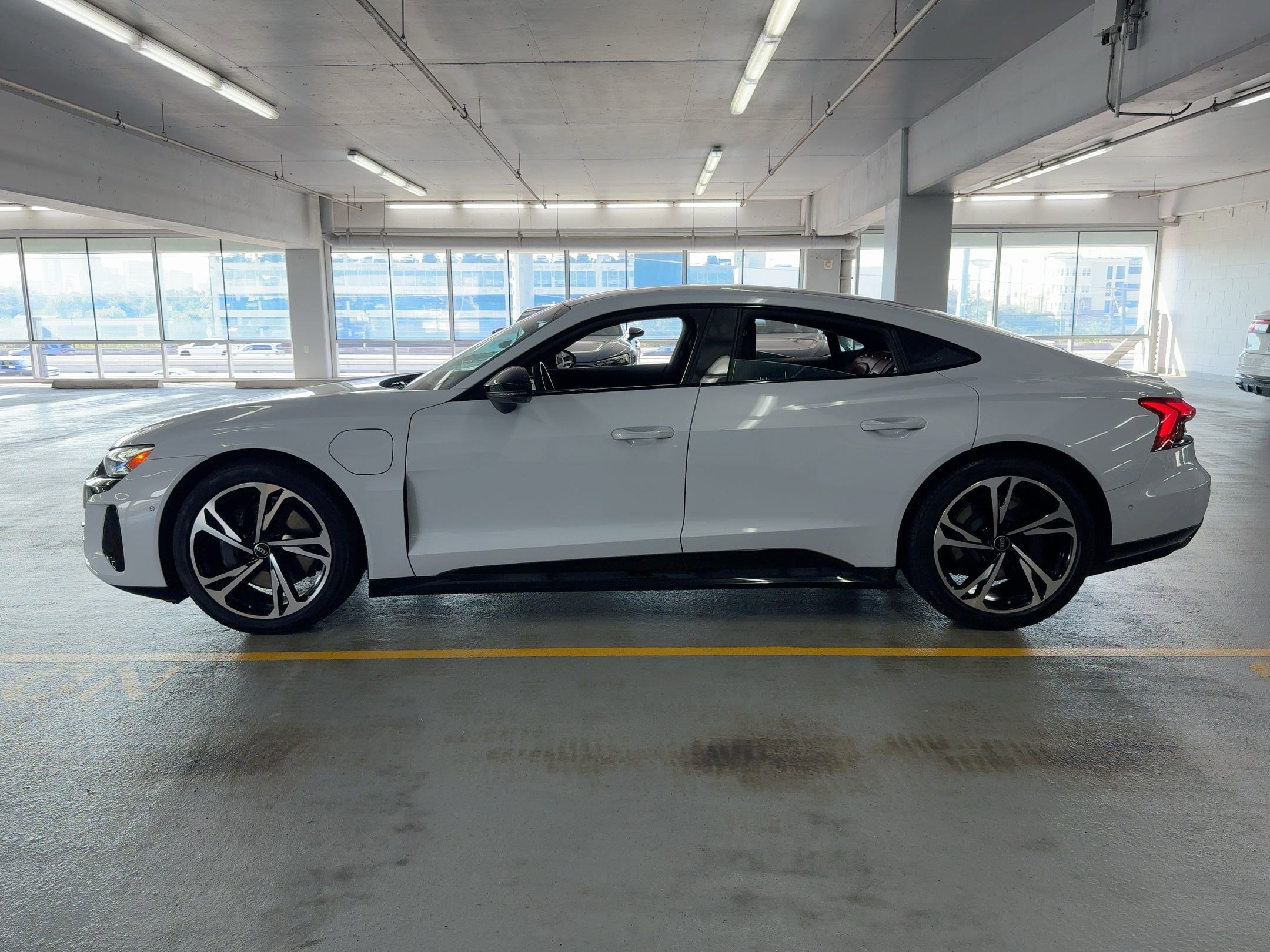 2023 Audi e-tron GT Prestige photo 2