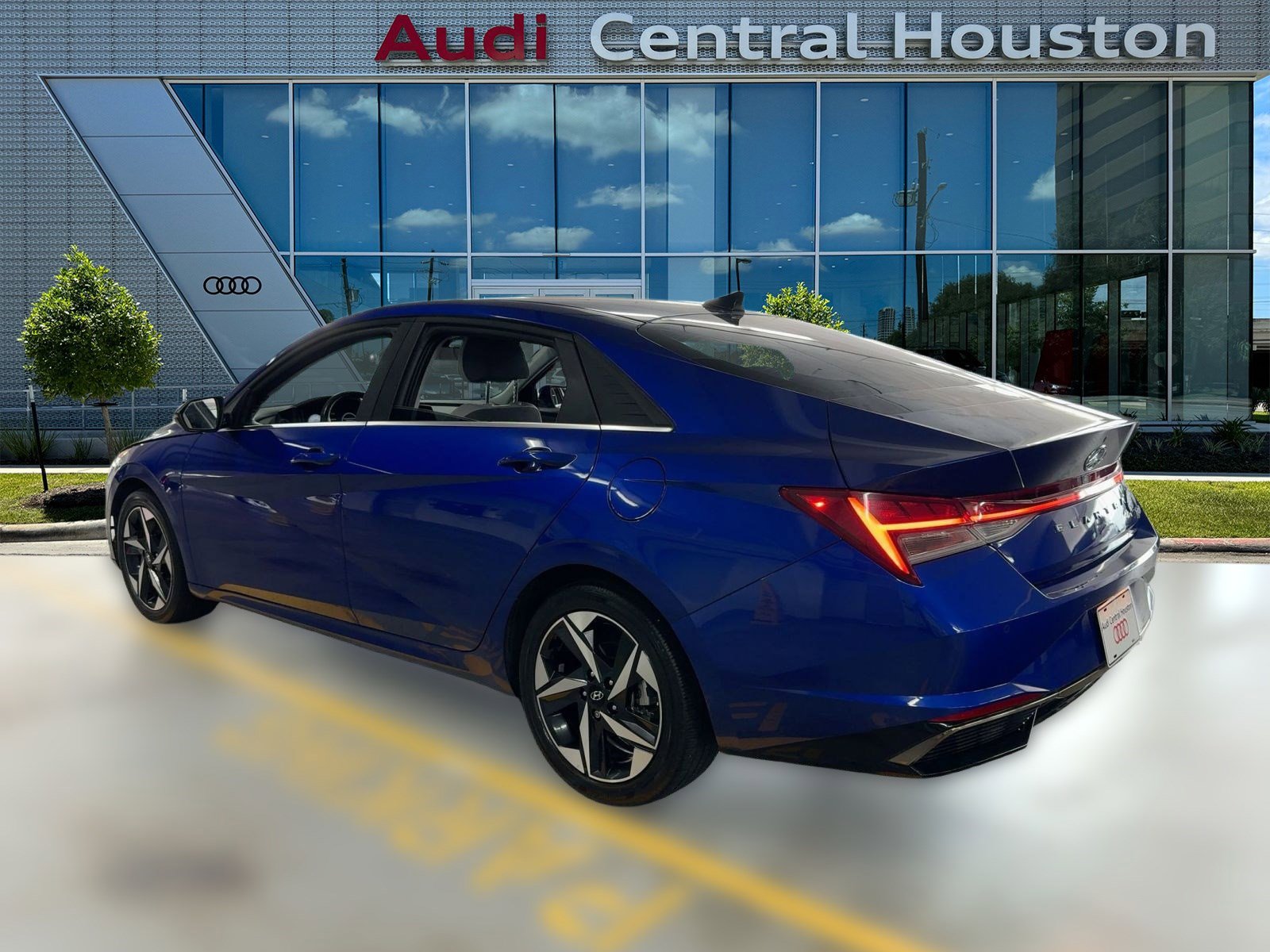 2023 Hyundai Elantra Limited photo 3