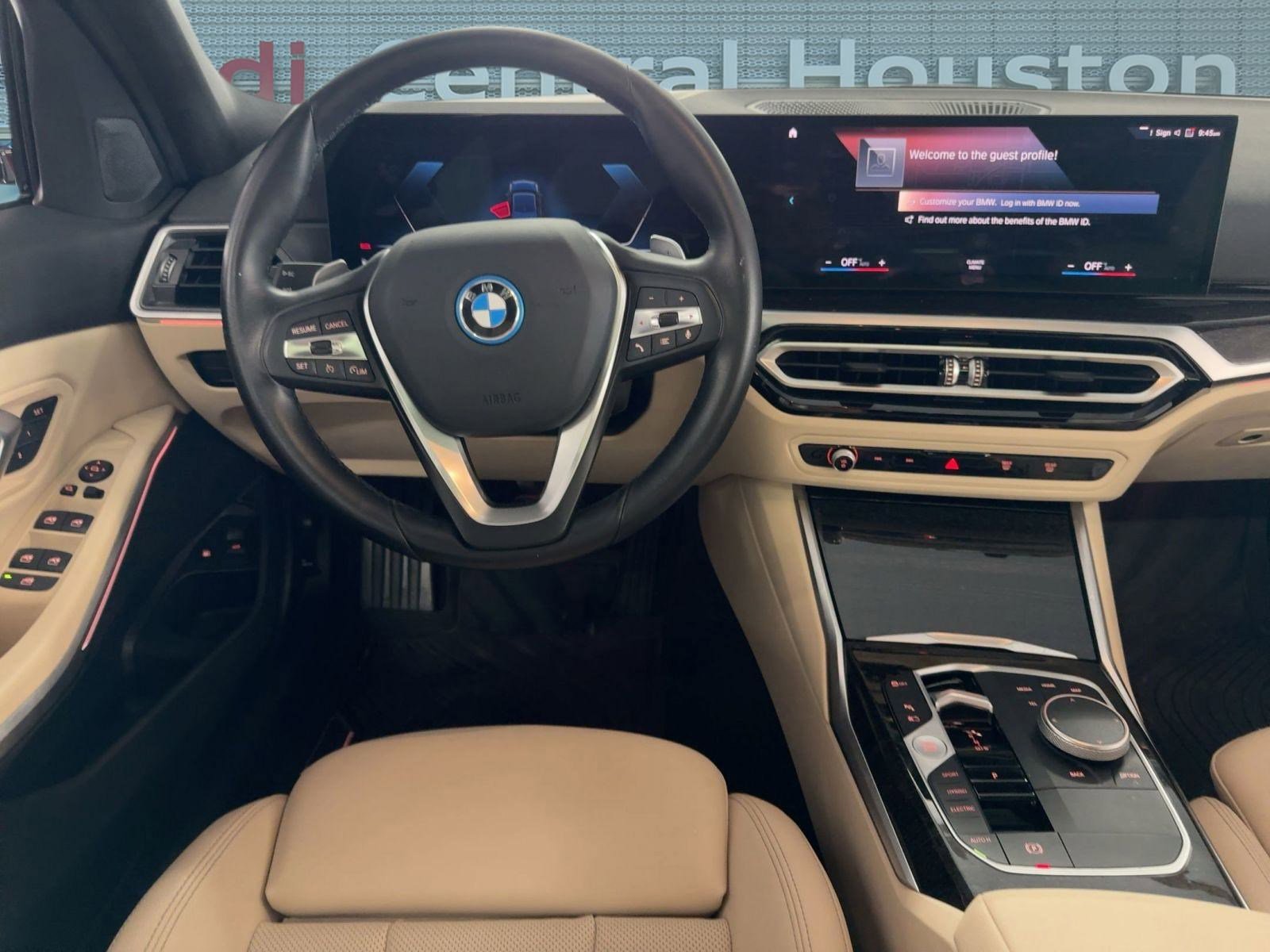 2023 Bmw 330e Sedan photo 3