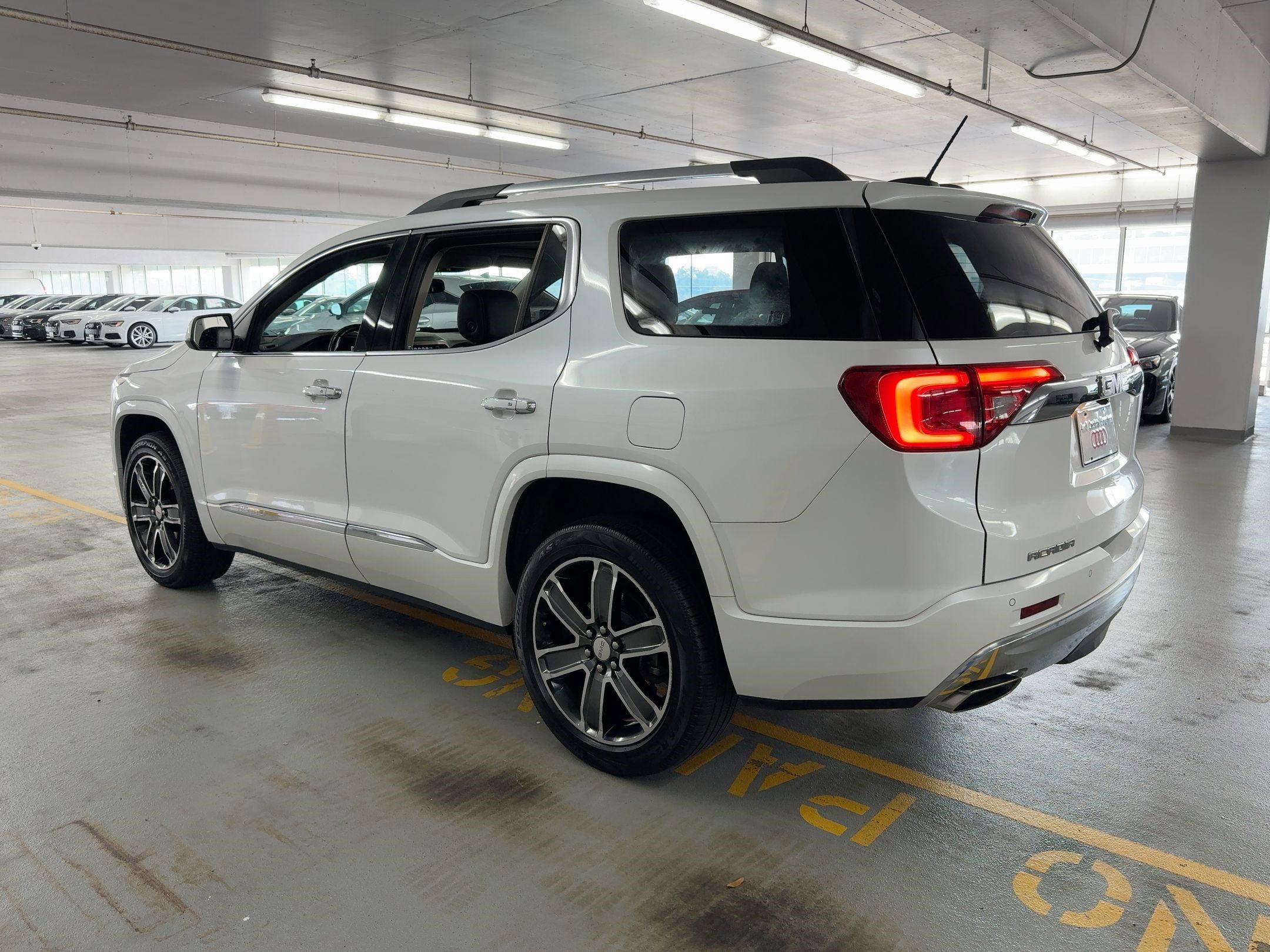 2017 Gmc Acadia Denali photo 2