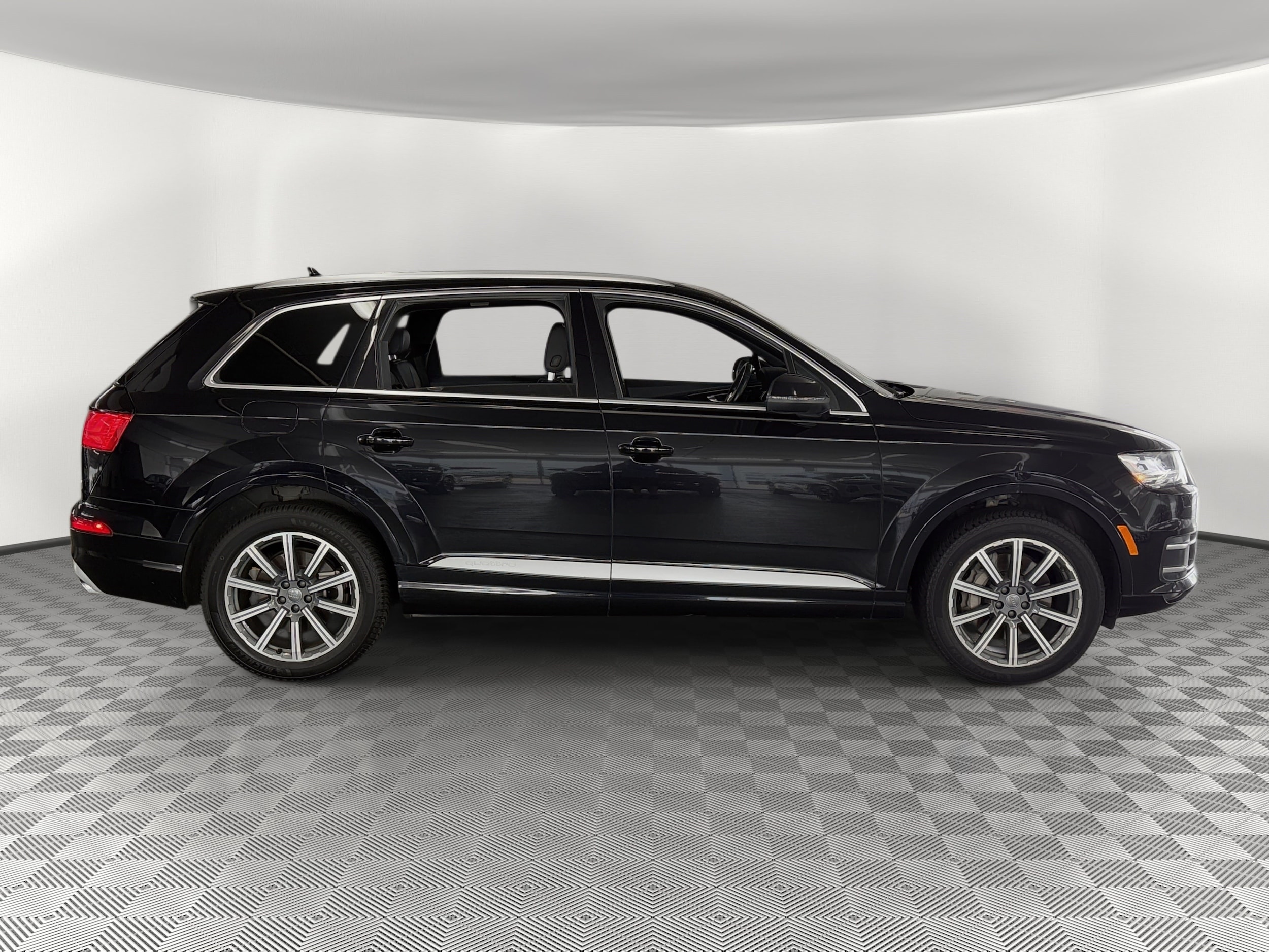 Q7 Premium Plus SUV