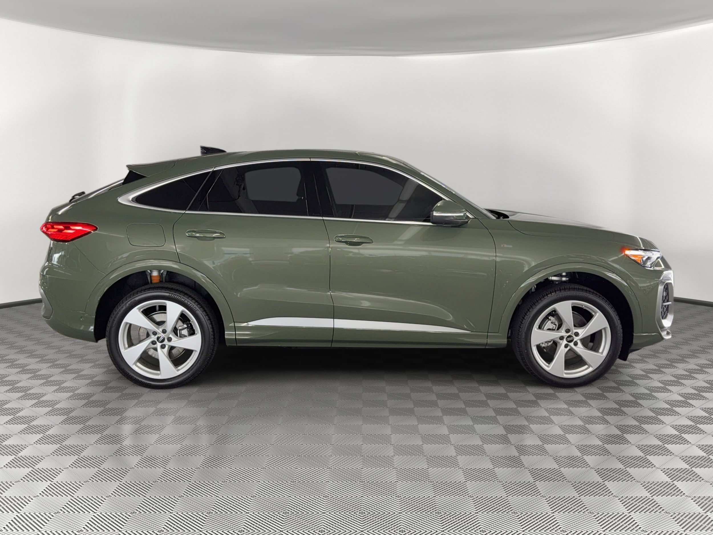 Q5 Sportback Premium Plus SUV