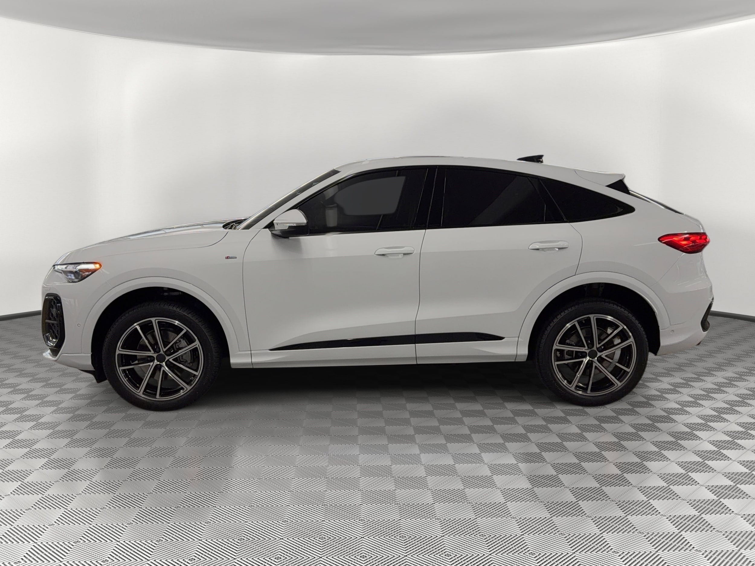 Q5 Sportback Premium Plus SUV