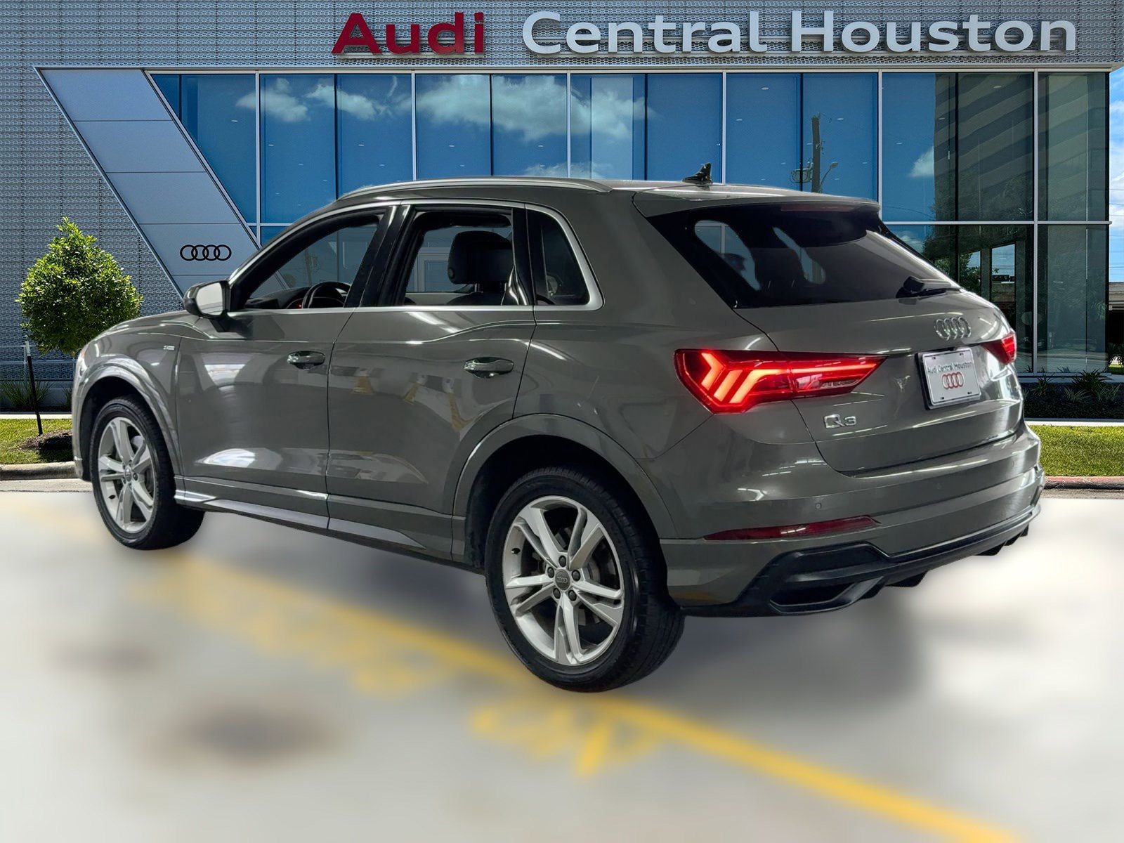 2020 Audi Q3 S line Premium photo 3