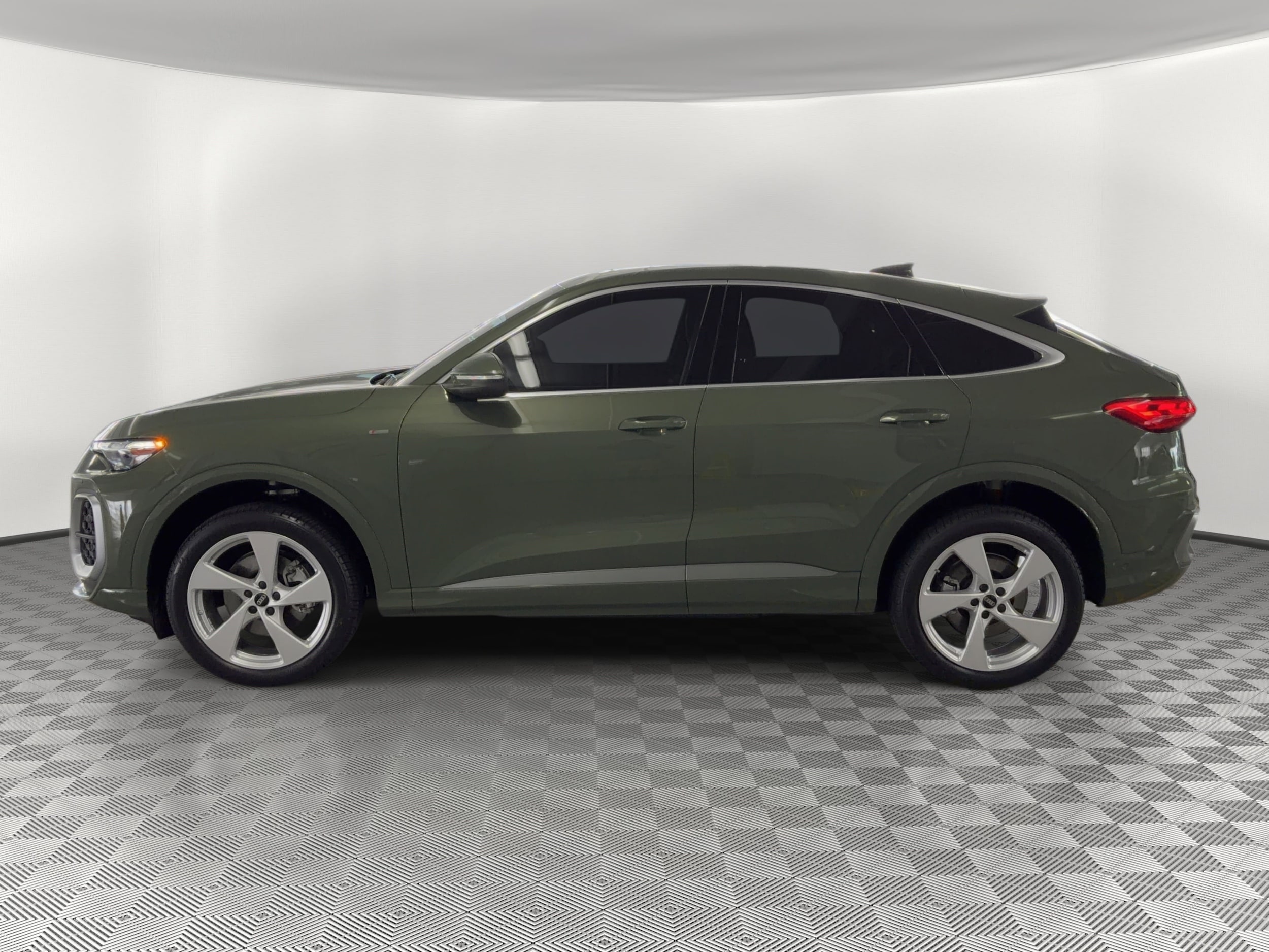 Q5 Sportback Premium Plus SUV