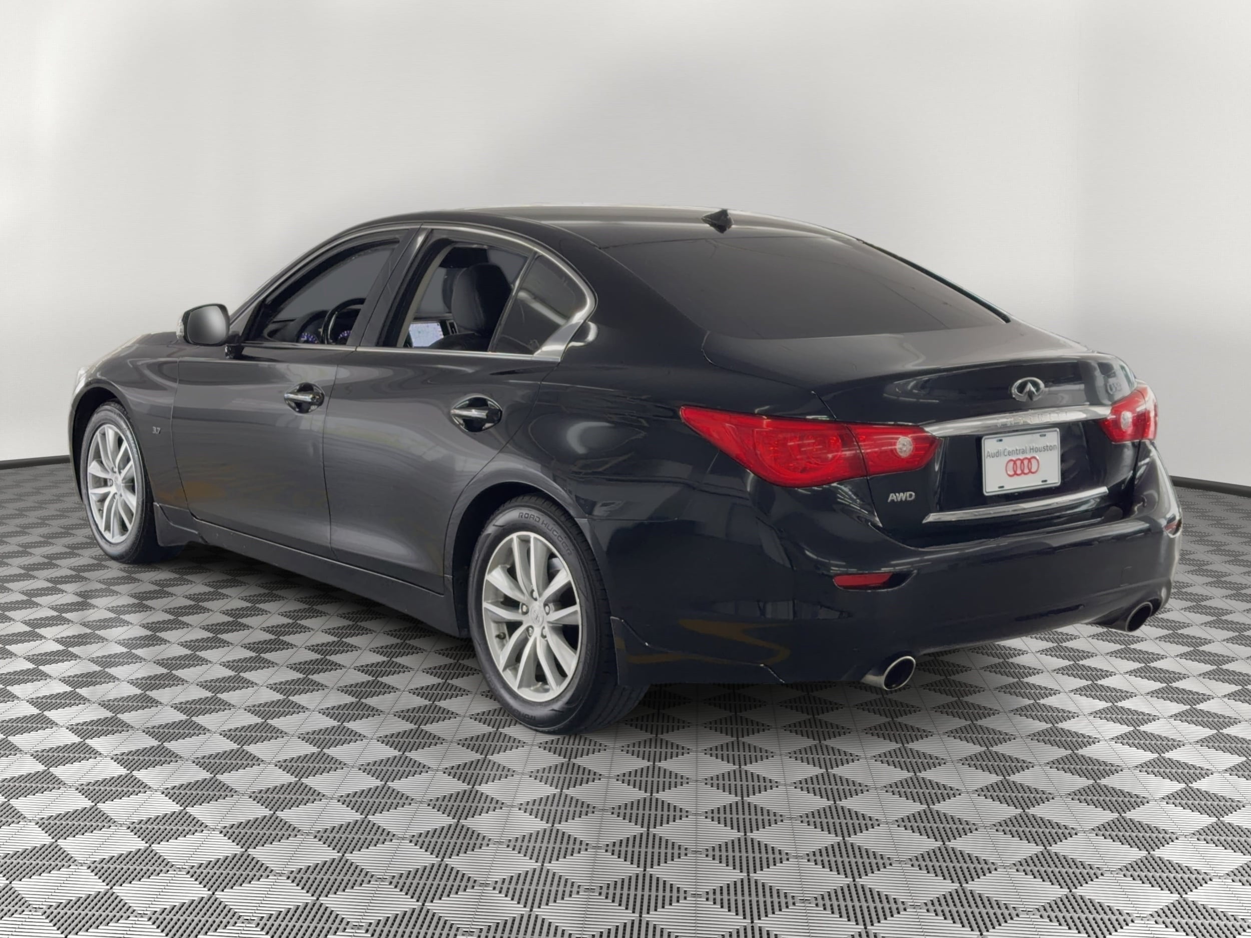 Q50 Premium Sedan