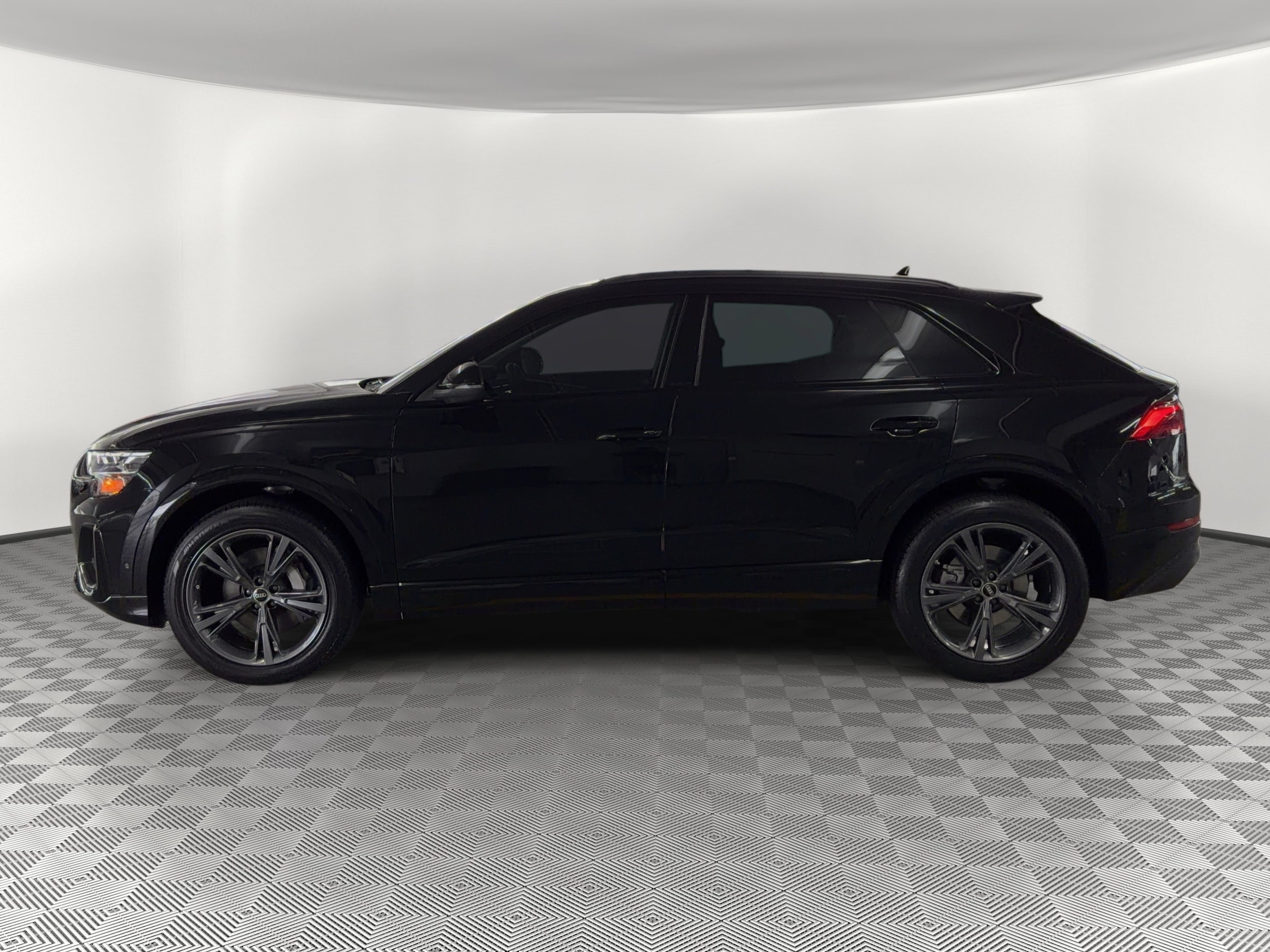 Q8 Premium SUV