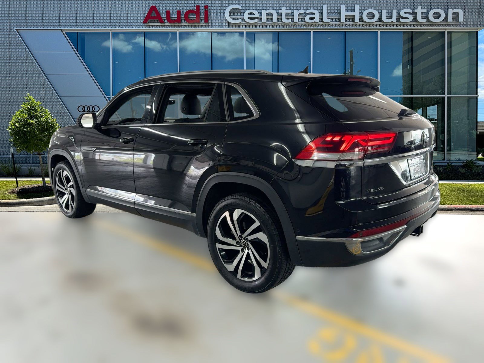 2020 Volkswagen Atlas Cross Sport V6 SEL Premium photo 3