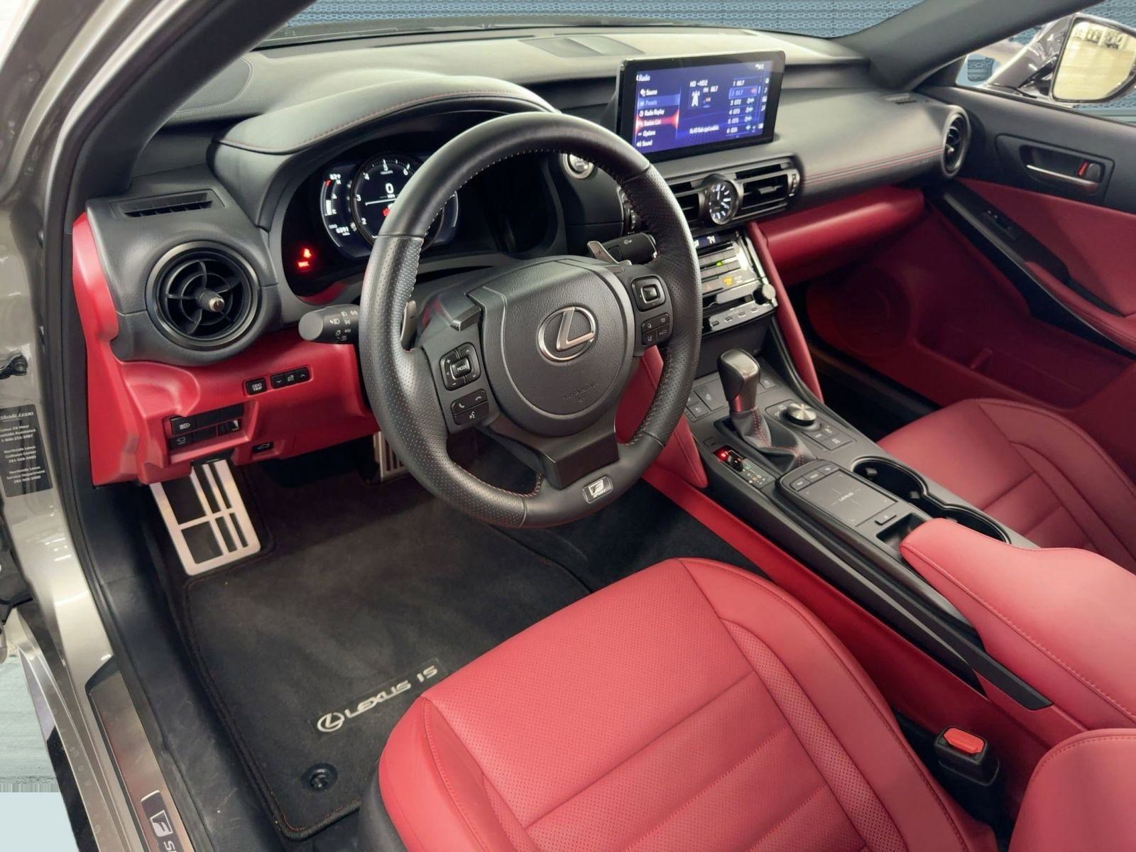 2023 Lexus IS 350 F SPORT photo 4