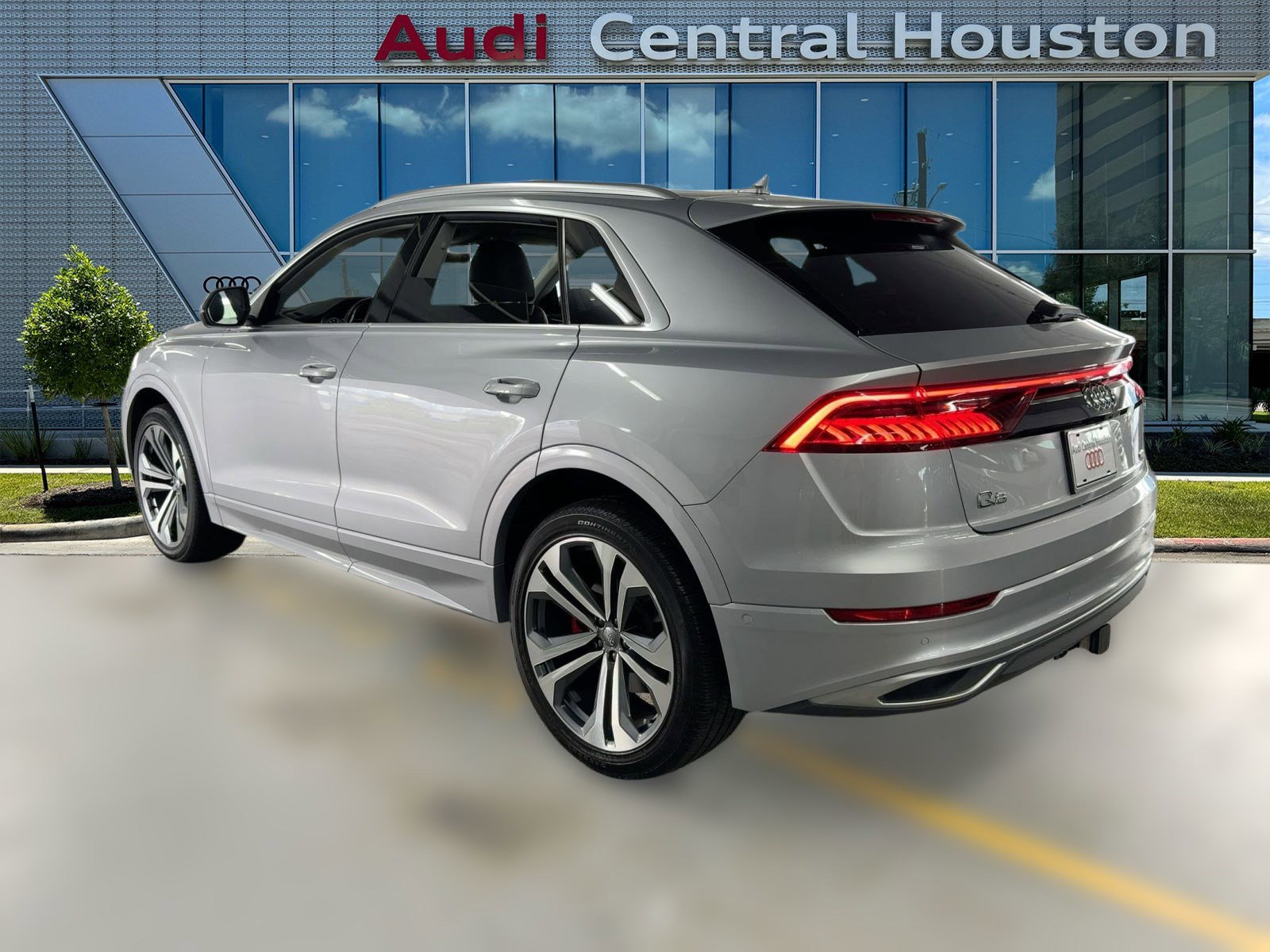 2019 Audi Q8 Premium Plus photo 2