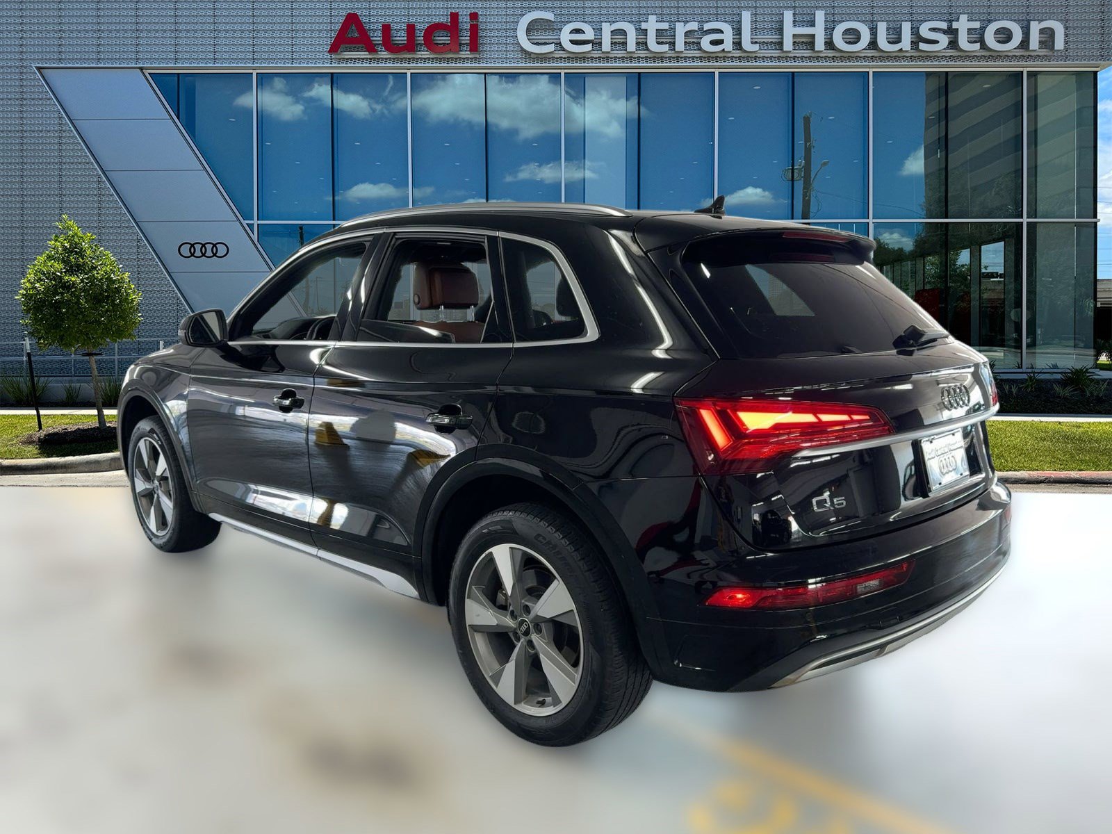 2023 Audi Q5 Premium Plus photo 2