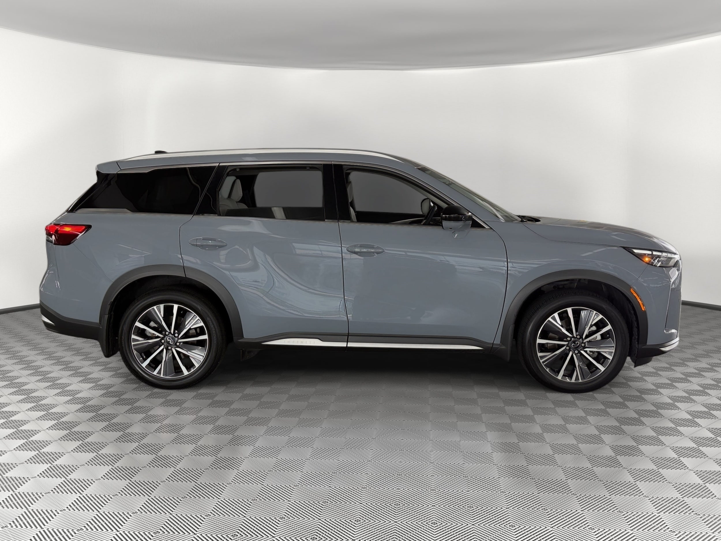 QX60 LUXE SUV