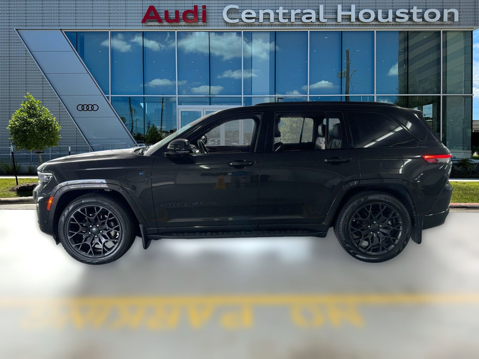 2023 Jeep Cherokee Summit Reserve 4xe photo 2