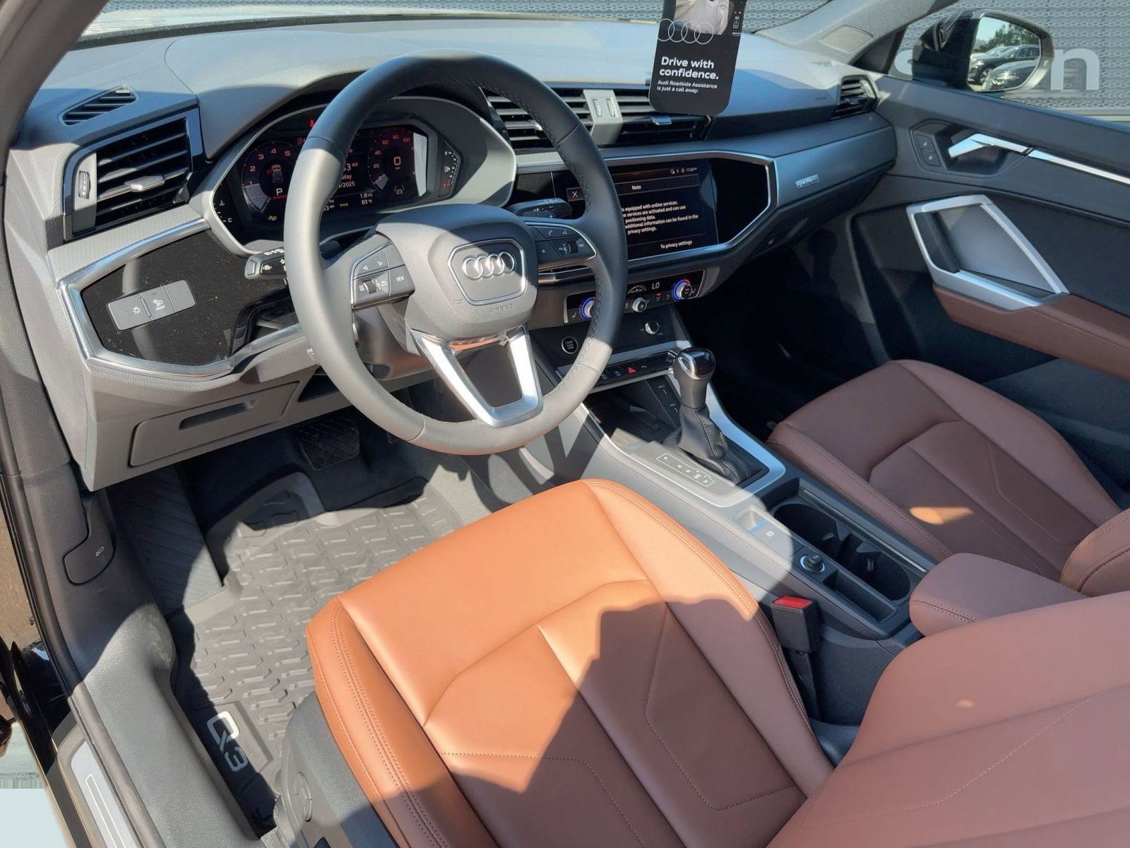 2025 Audi Q3 45 TFSI S line Premium photo 4