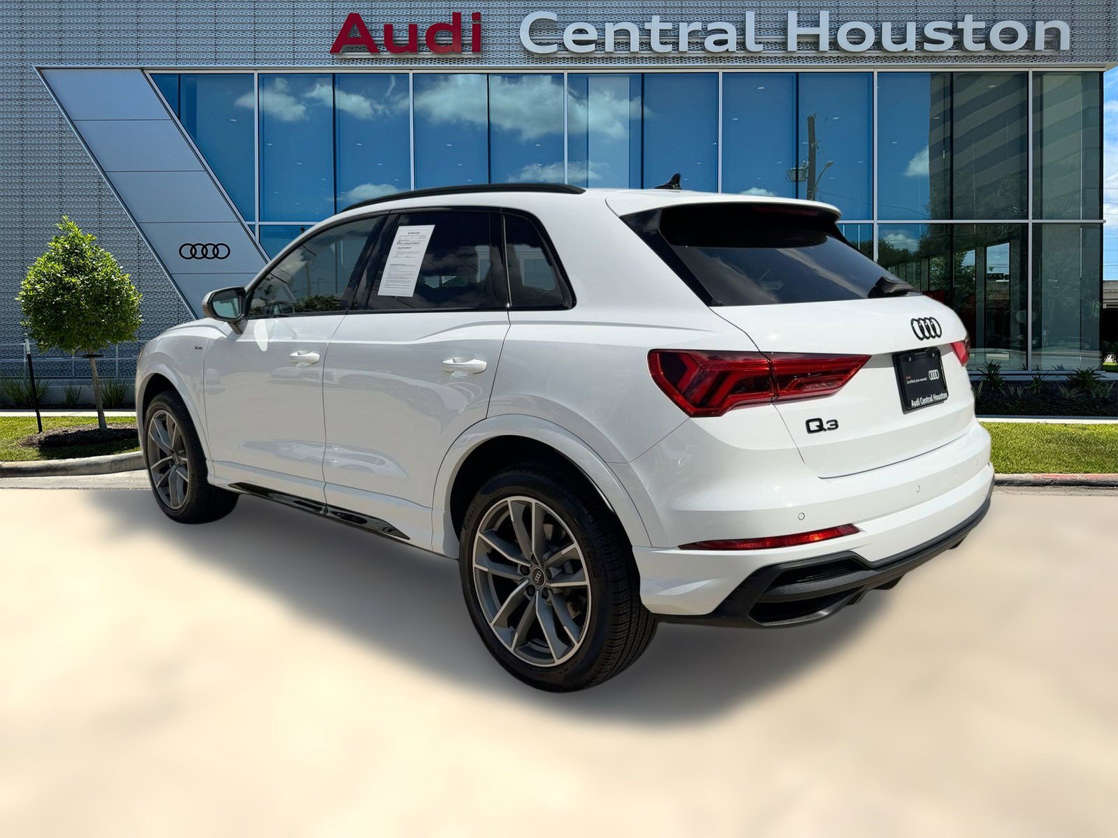 2025 Audi Q3 S line Premium photo 3