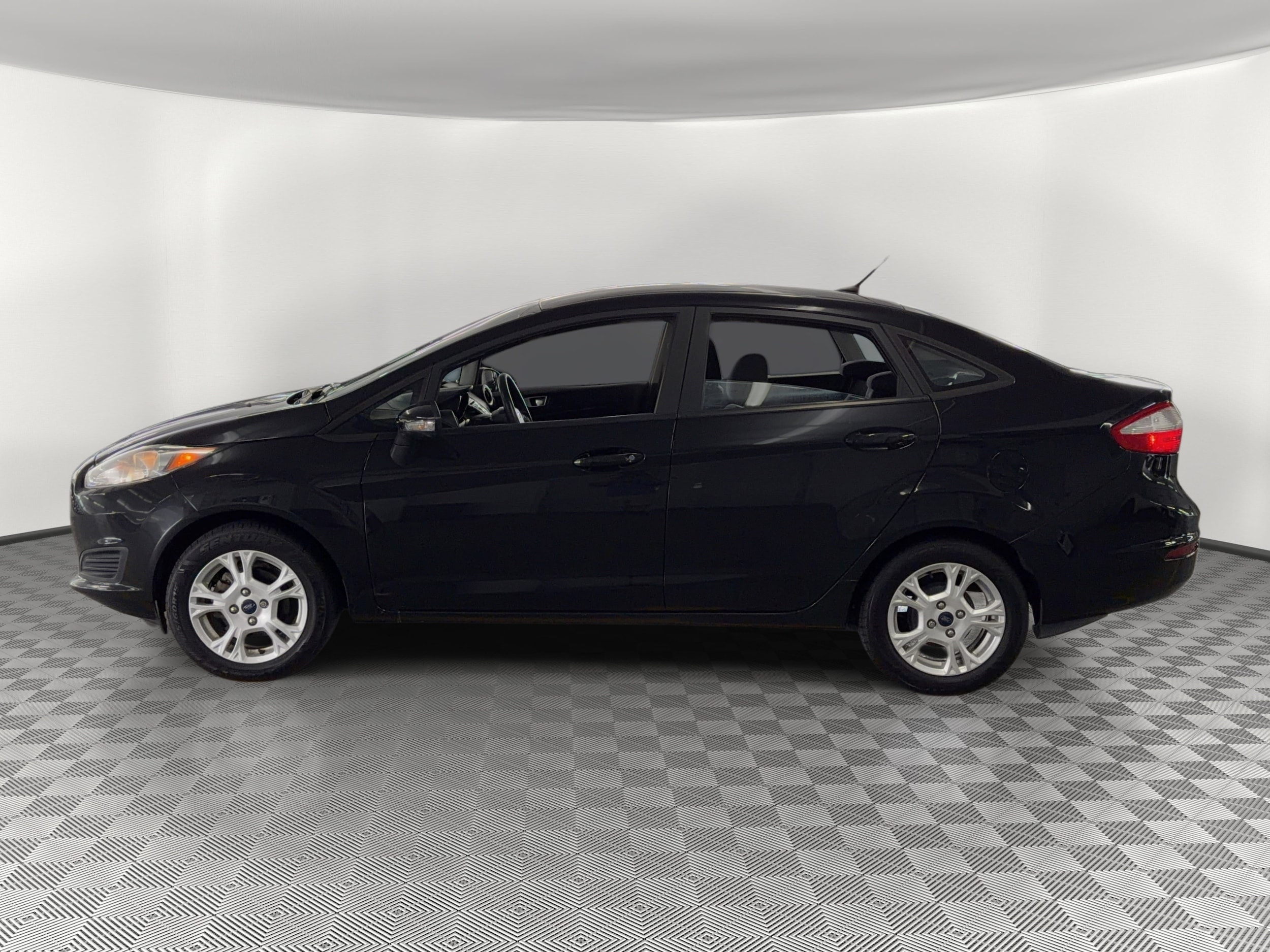 Fiesta SE Sedan