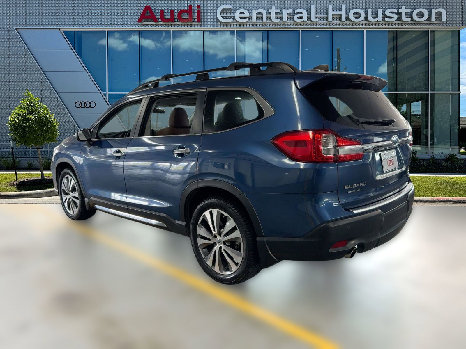 2022 Subaru Ascent Touring photo 3
