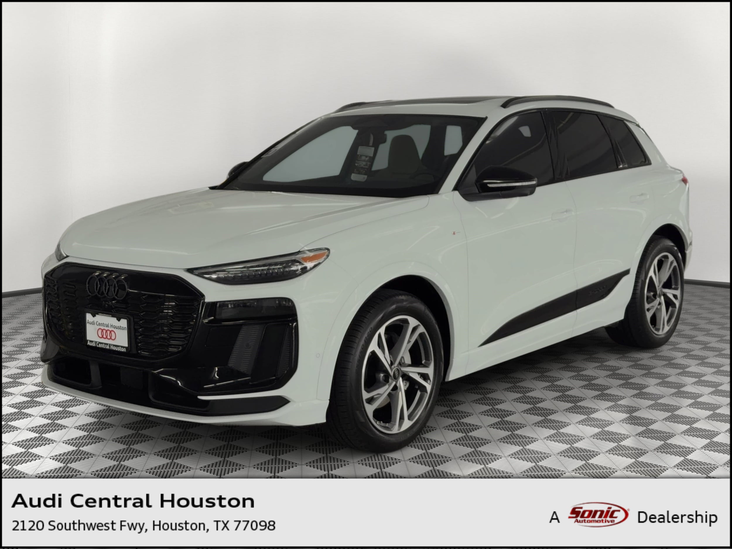 2027 Audi Q6 e-tron Prestige quattro's photo