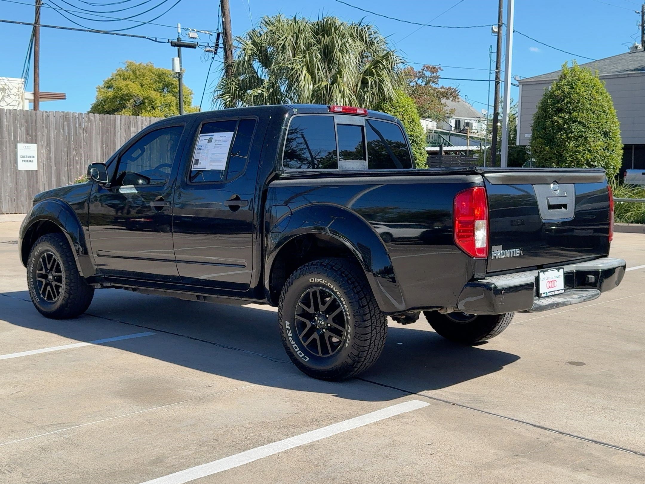 2014 Nissan Frontier SV photo 3