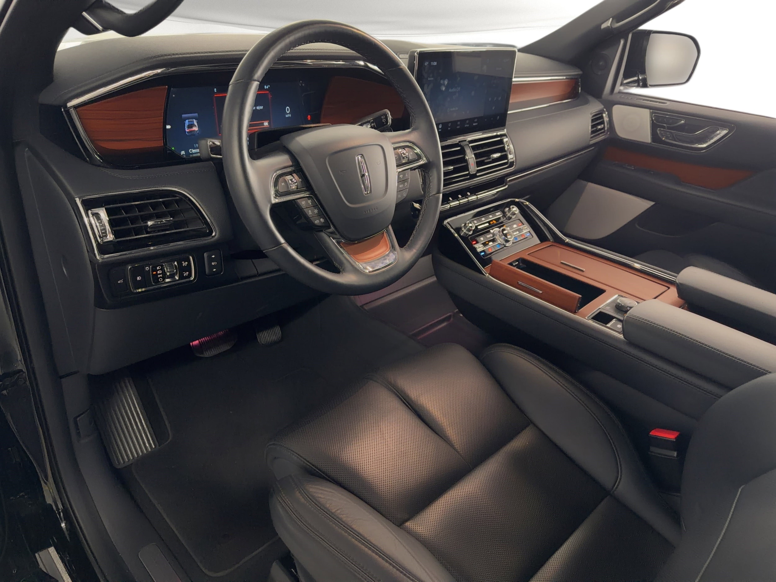 Navigator Reserve SUV