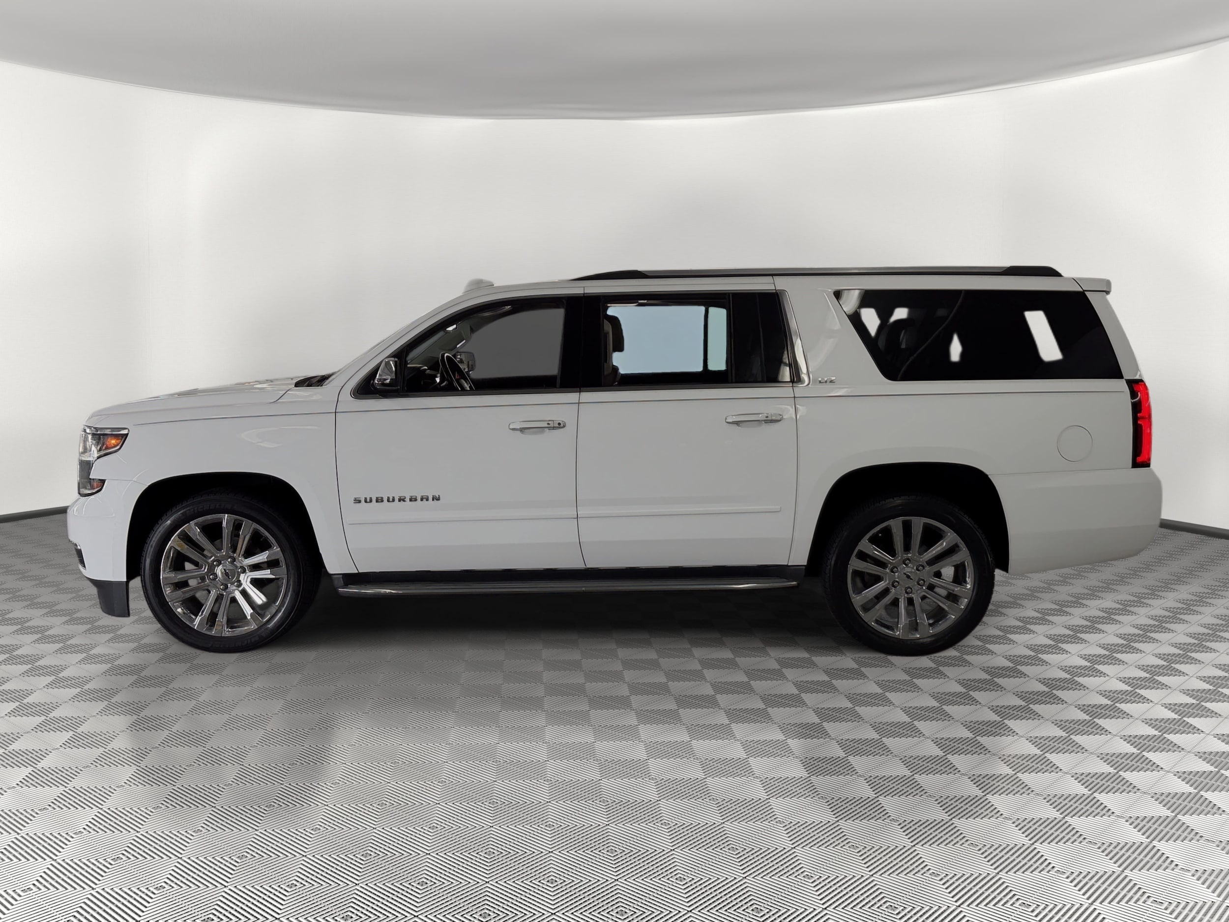 Suburban 1500 LTZ SUV