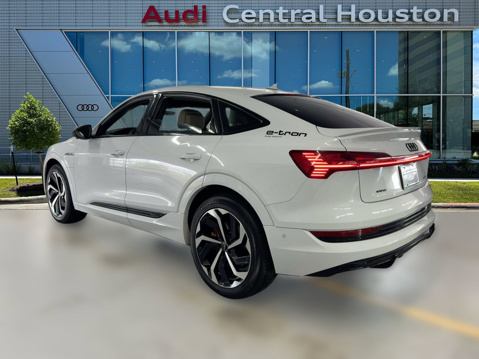 2023 Audi e-tron Sportback S line Premium Plus photo 3