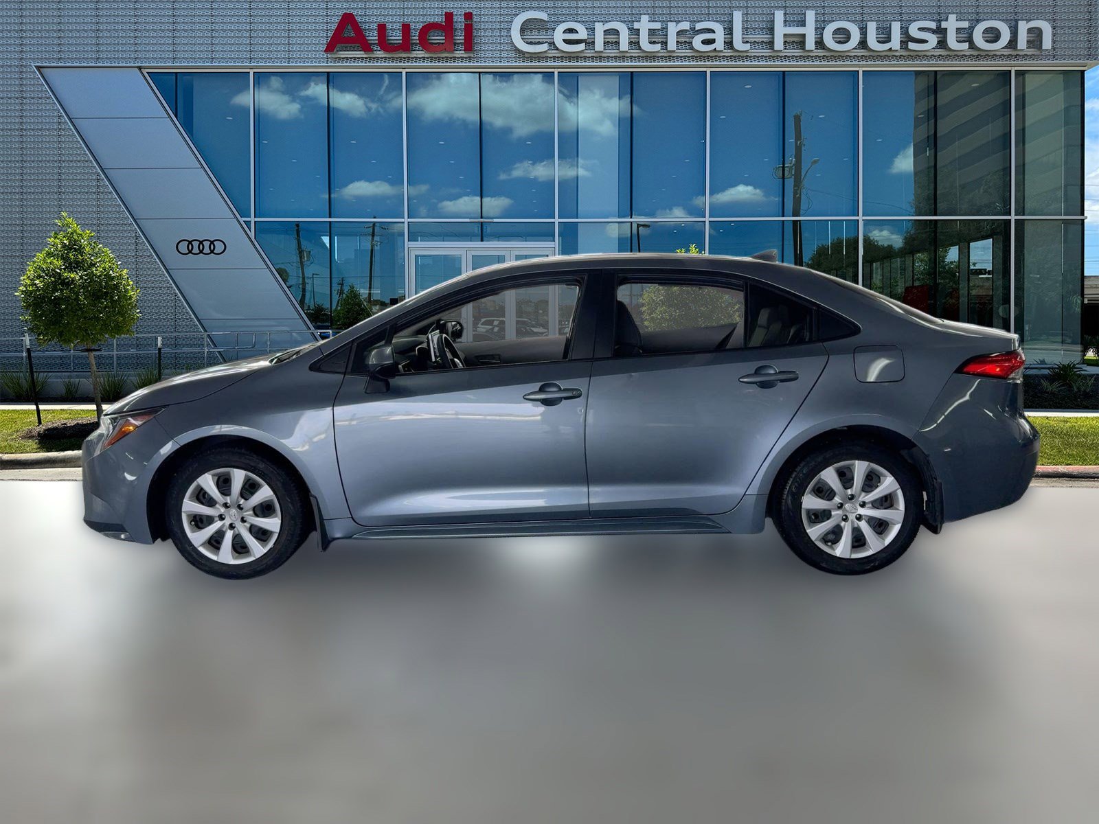 2020 Toyota Corolla LE photo 2