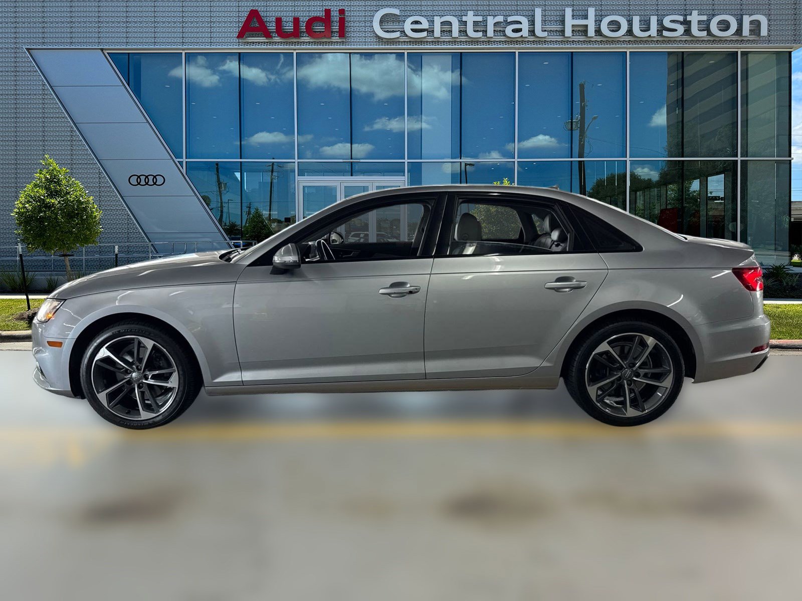 2019 Audi A4 Premium photo 2