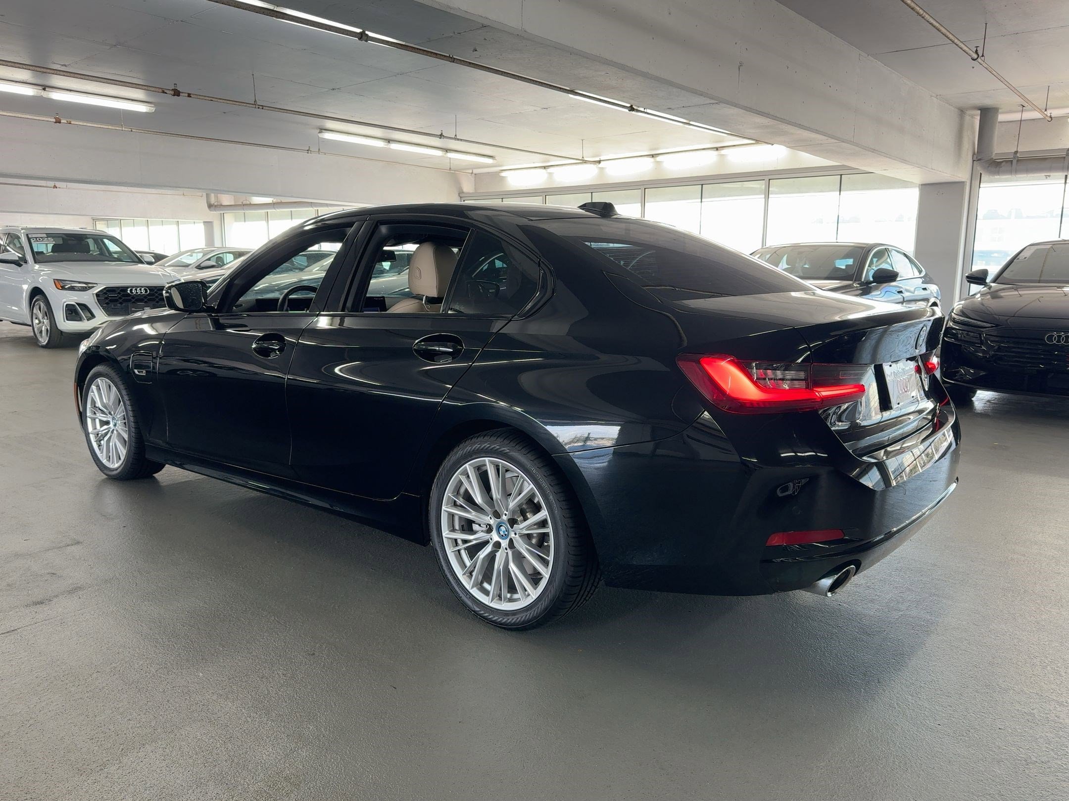 2023 Bmw 330e Sedan photo 2