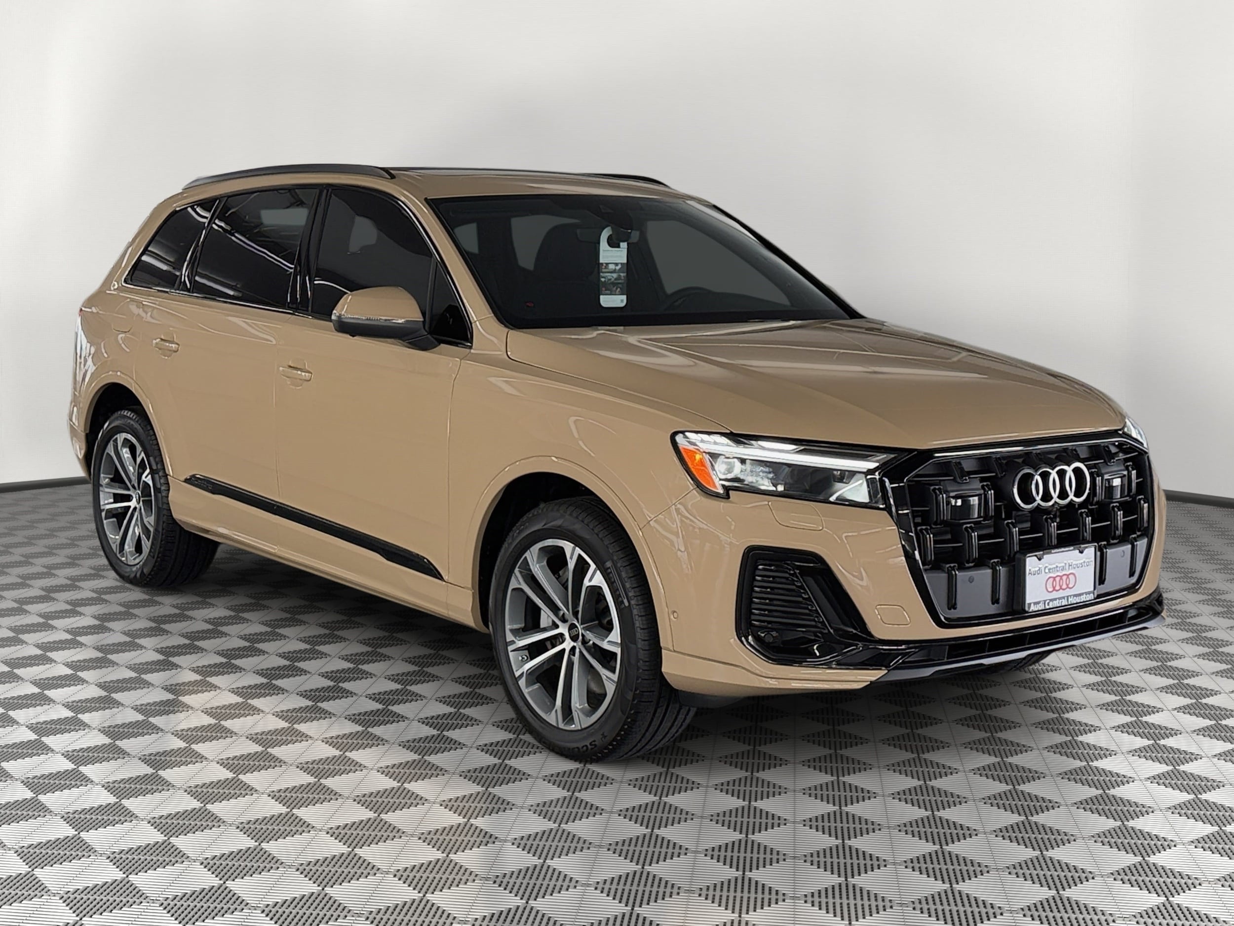 Q7 Premium SUV