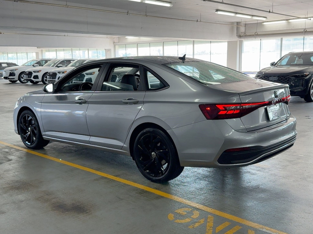 Used 2025 Volkswagen Jetta SE Sedan