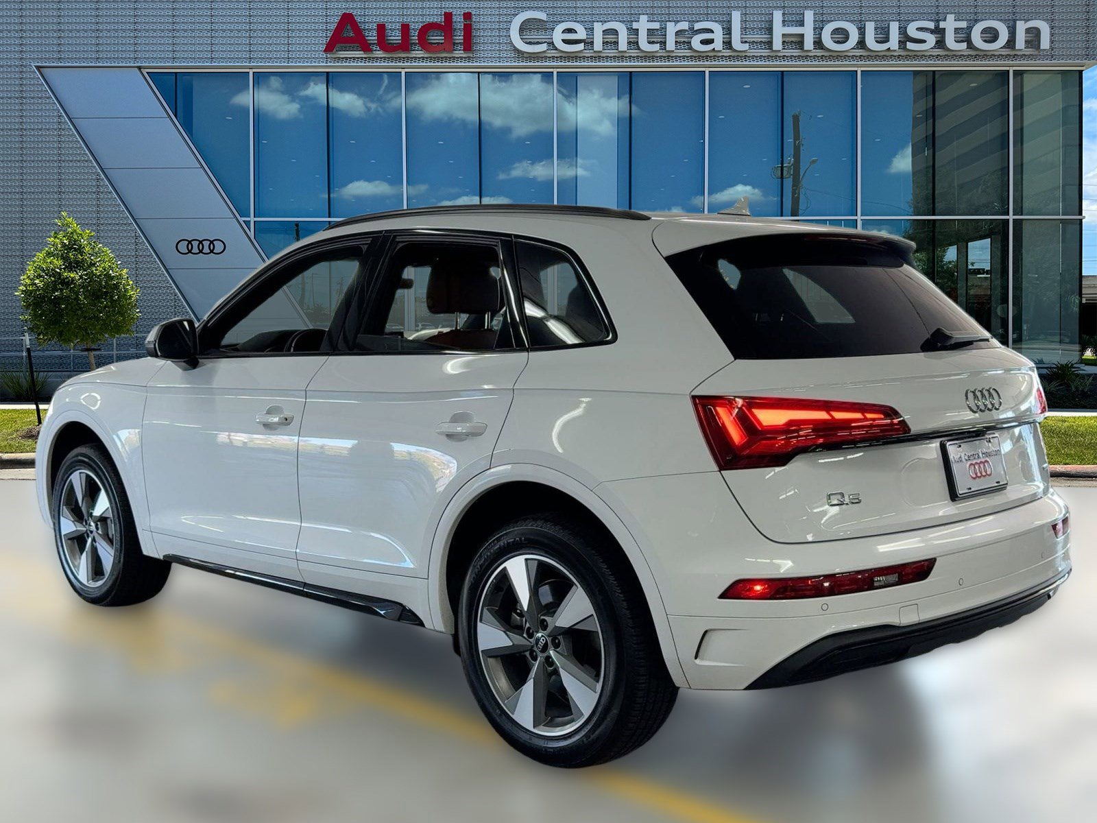 2025 Audi Q5 Premium photo 2