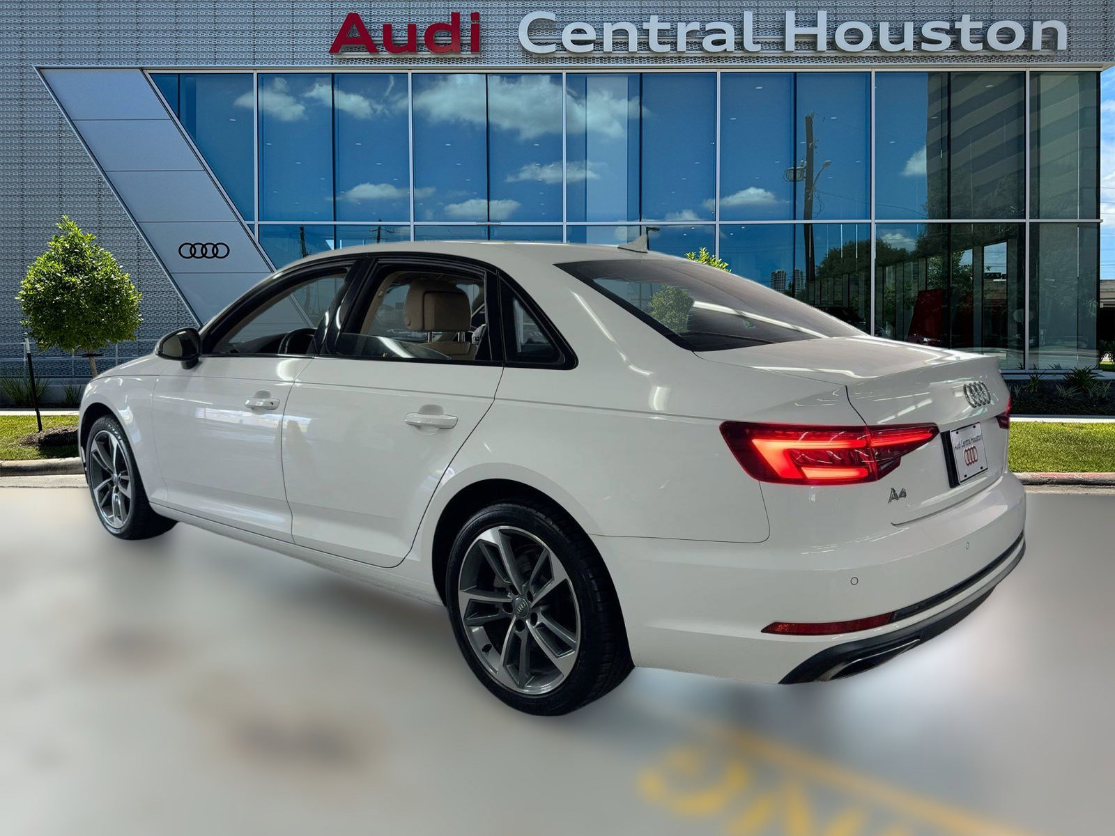 2019 Audi A4 Premium photo 2