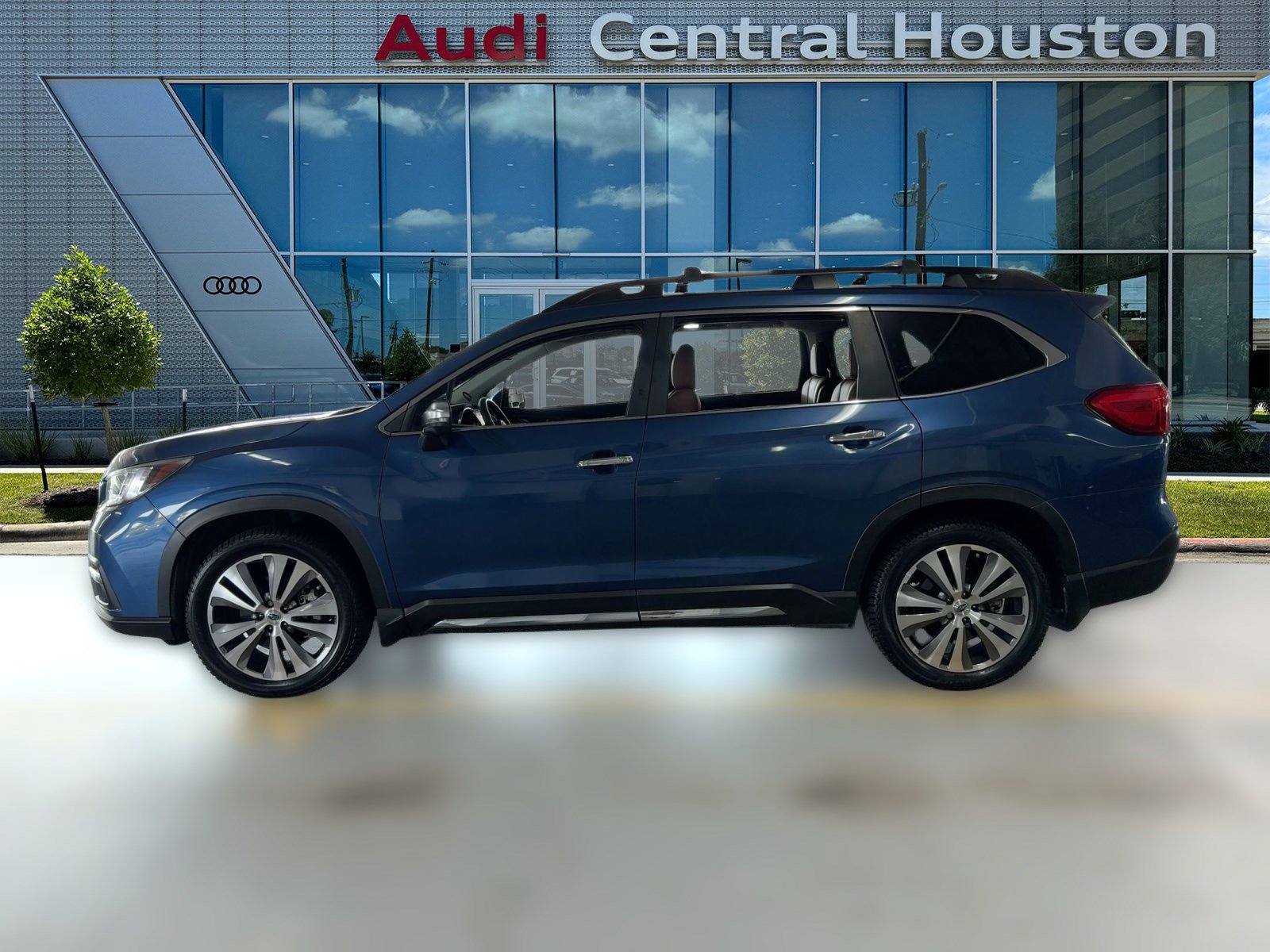2022 Subaru Ascent Touring photo 2