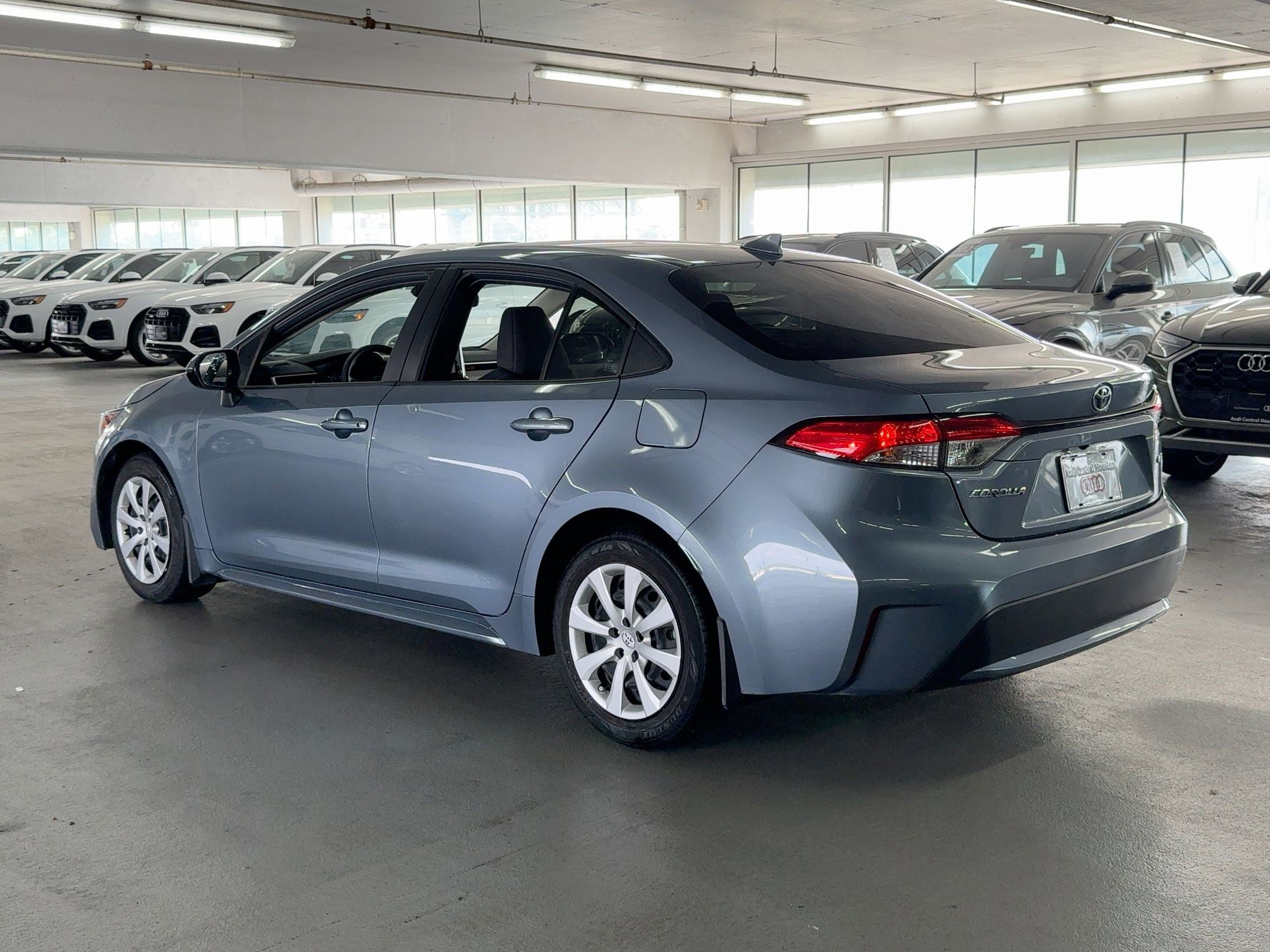 2020 Toyota Corolla LE photo 3