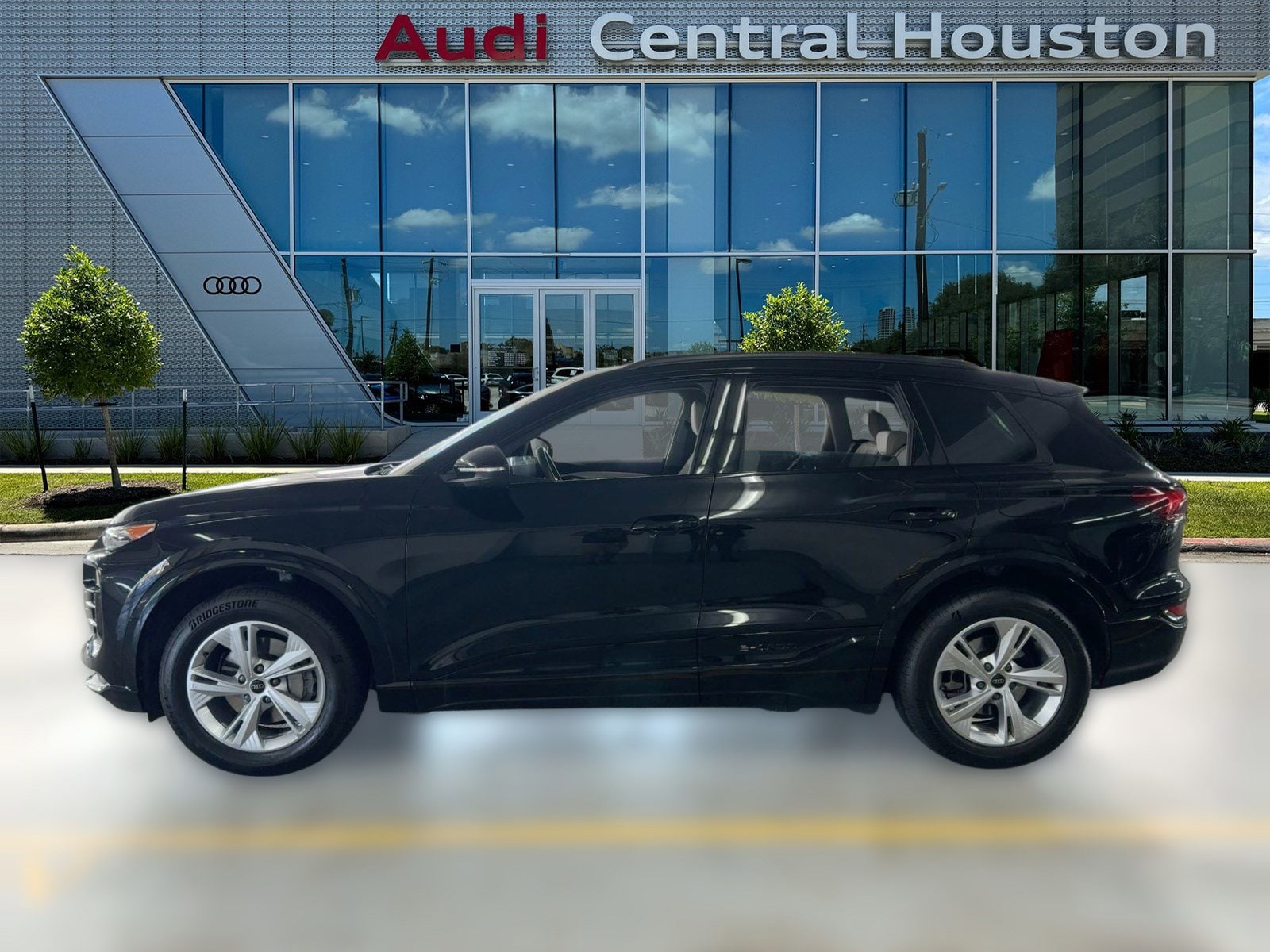 Used 2025 Audi Q6 e-tron Premium with VIN WA112BGF0SA030840 for sale in Houston, TX