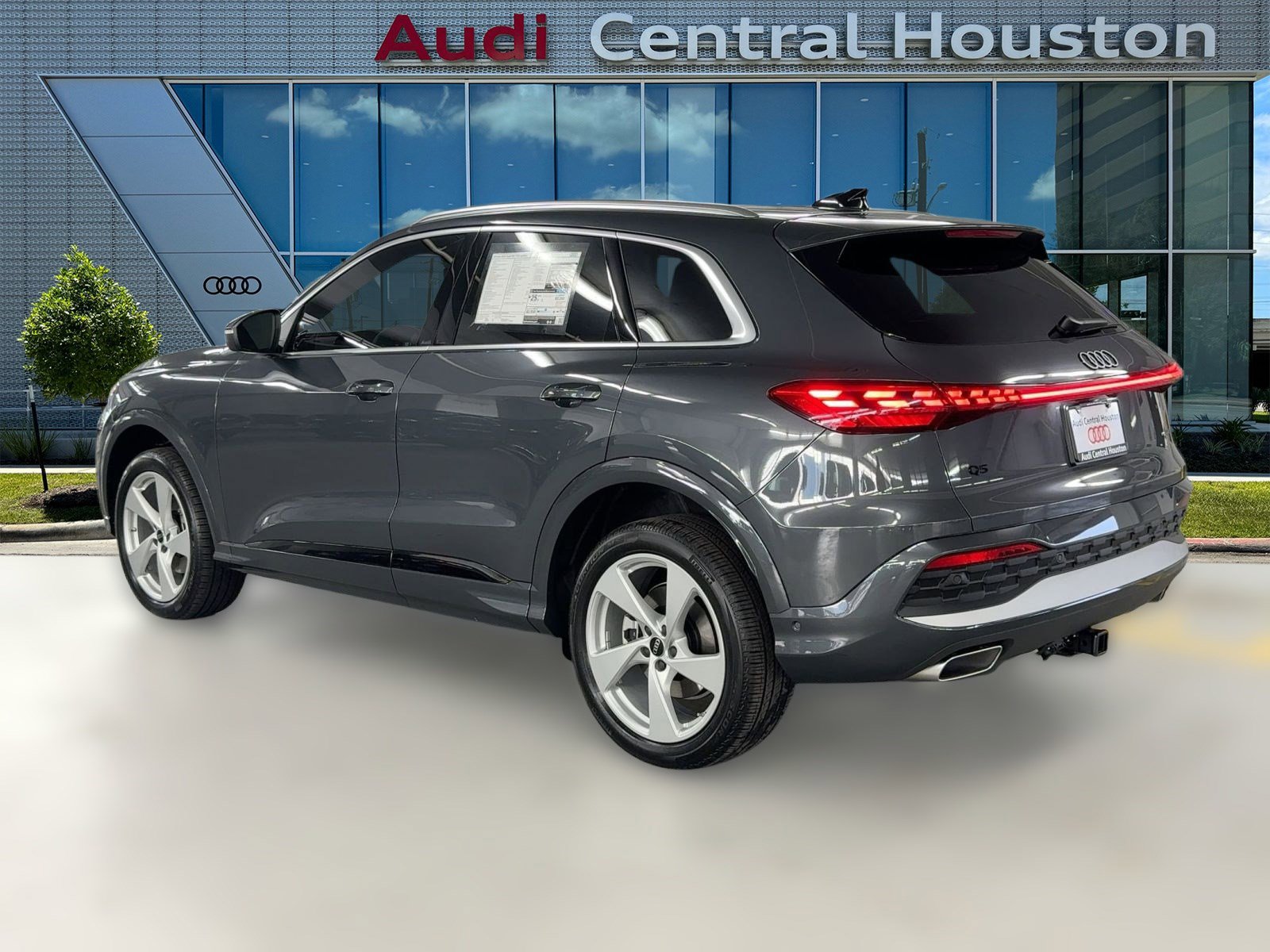 2025 Audi Q5 2.0T Premium Plus photo 3