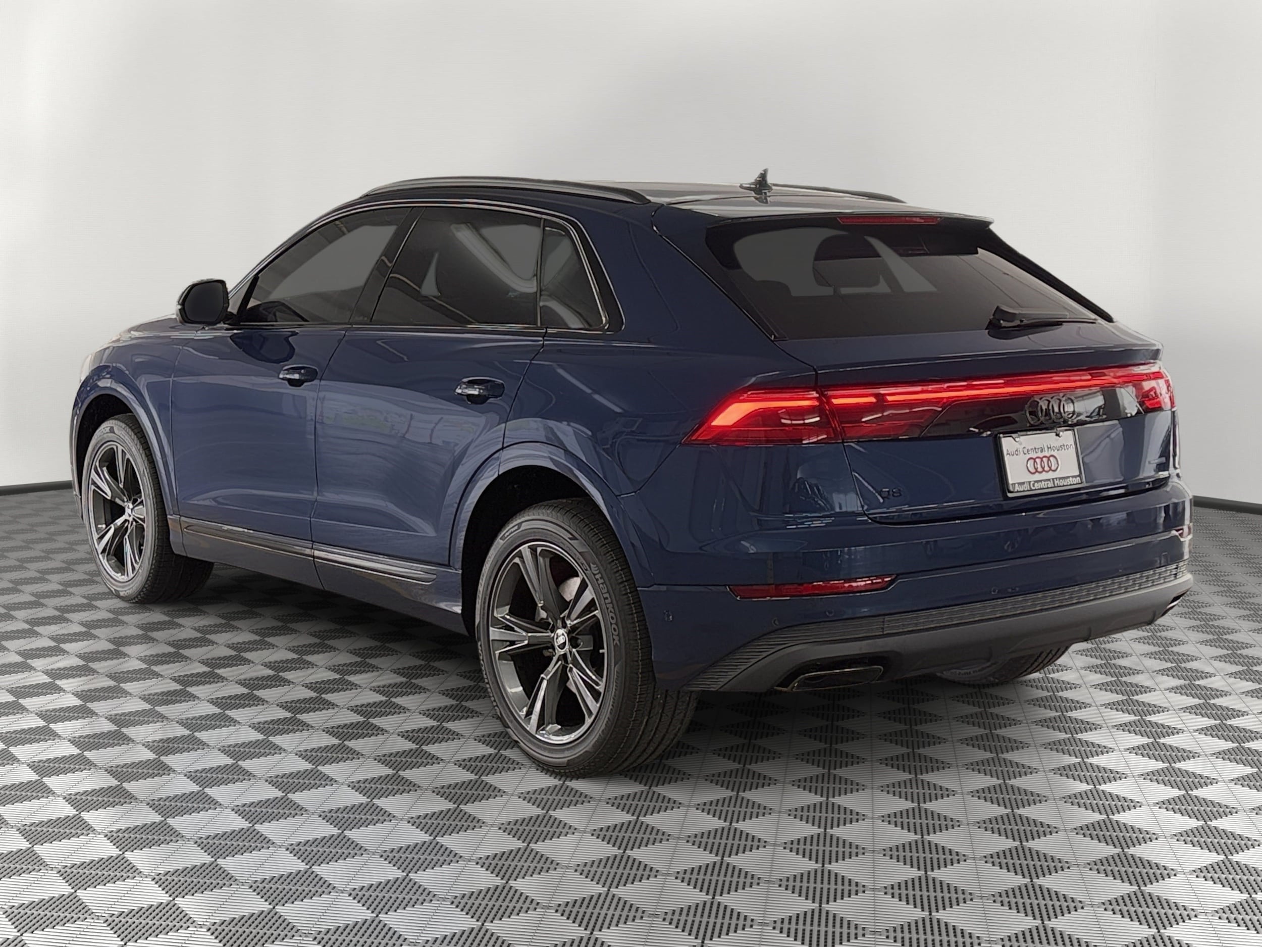Q8 Premium SUV