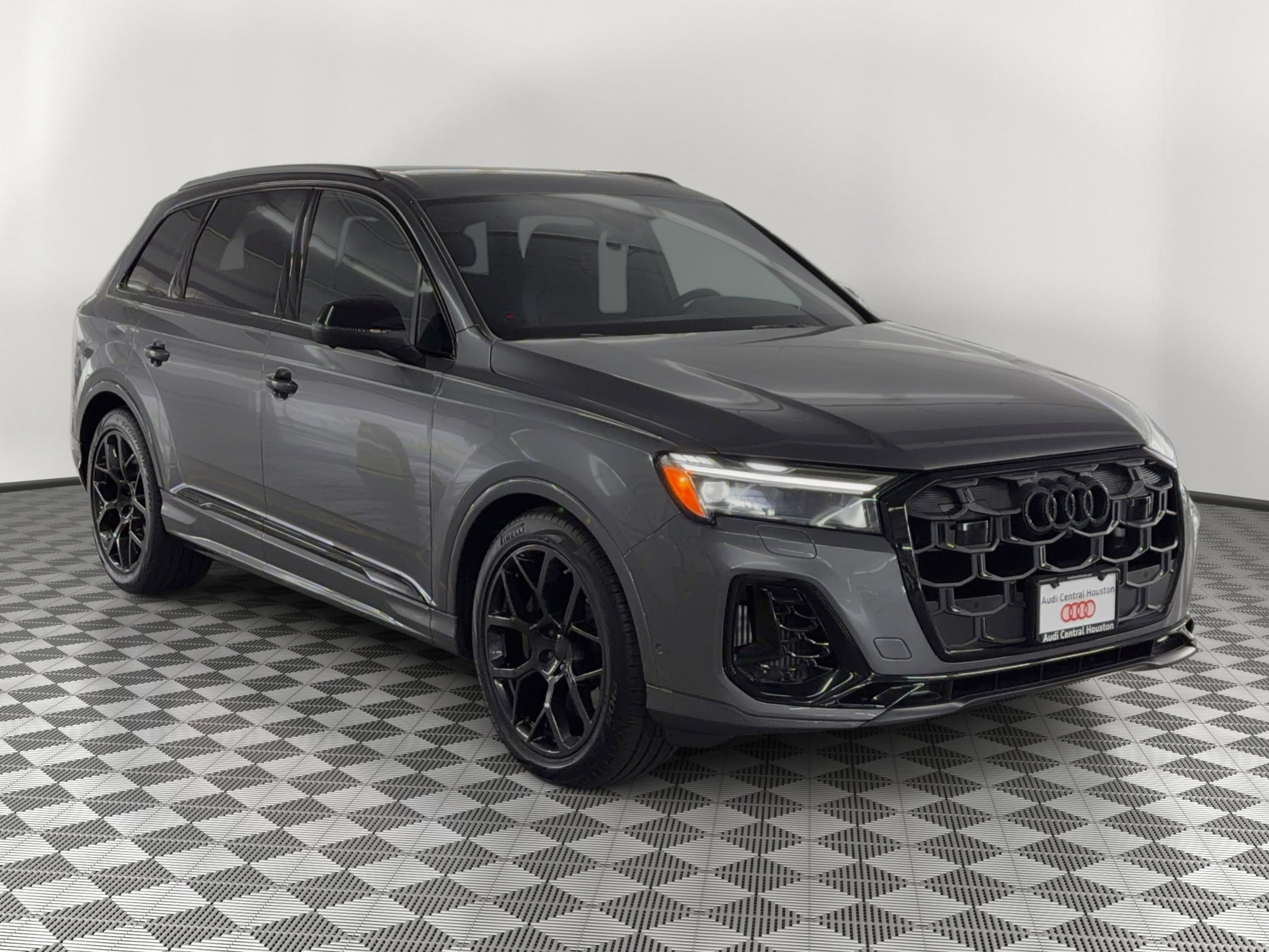 SQ7 Premium Plus SUV