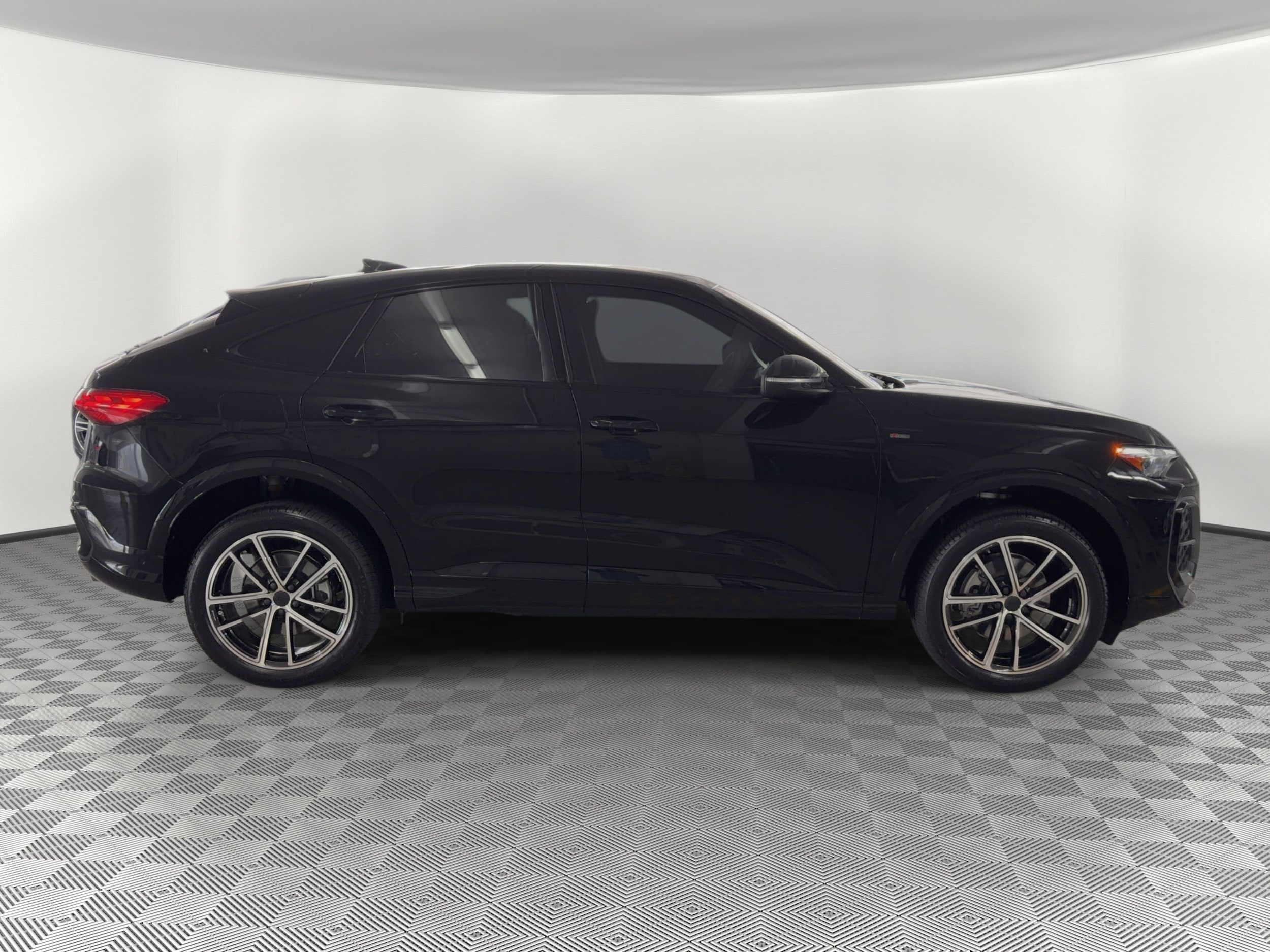 Q5 Sportback Premium Plus SUV