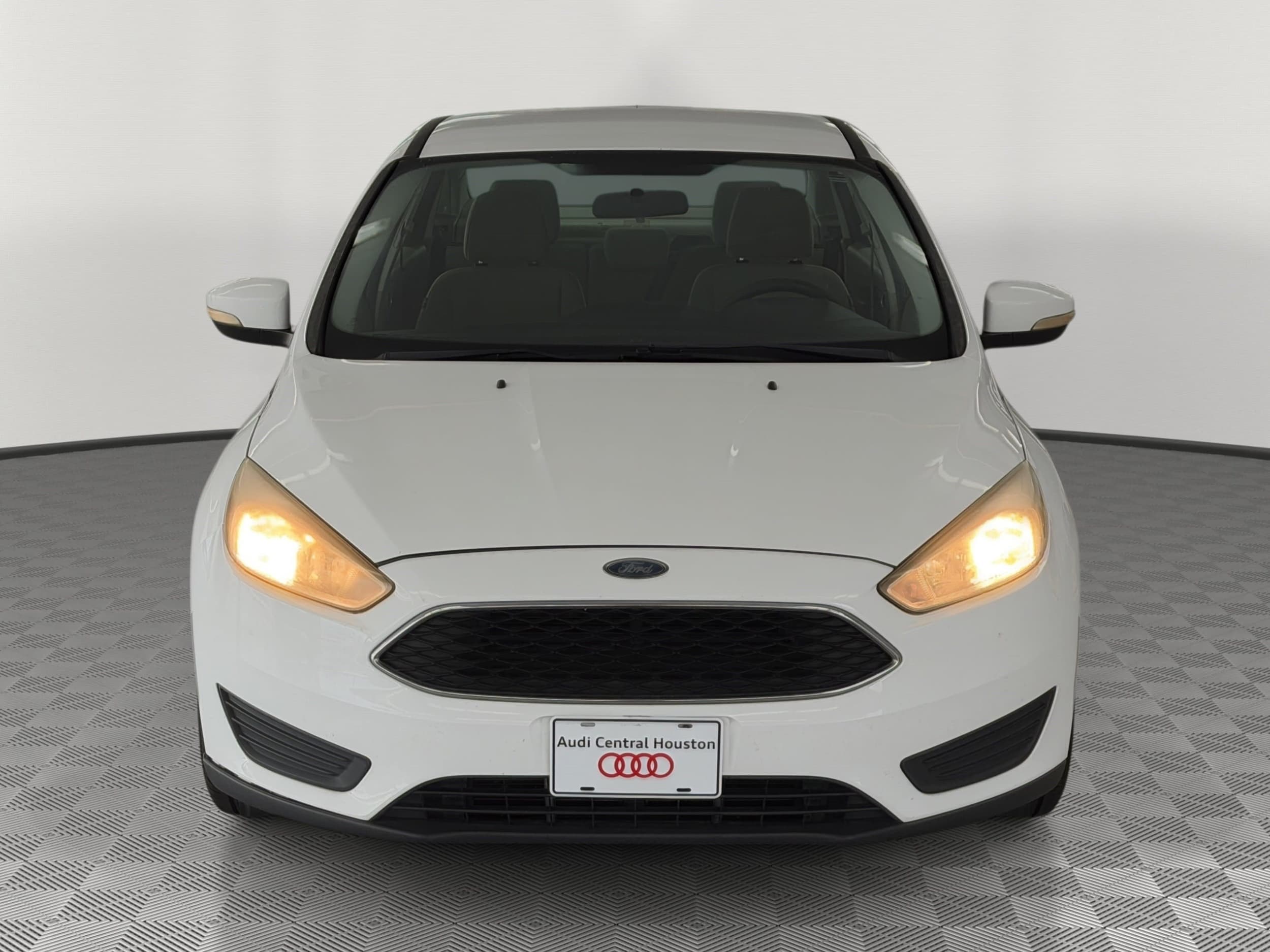 Focus SE Sedan