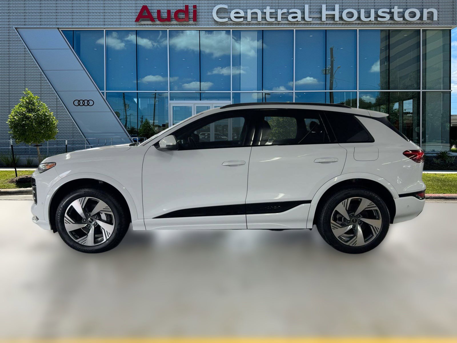 2025 Audi Q6 E-tron Premium Plus photo 2