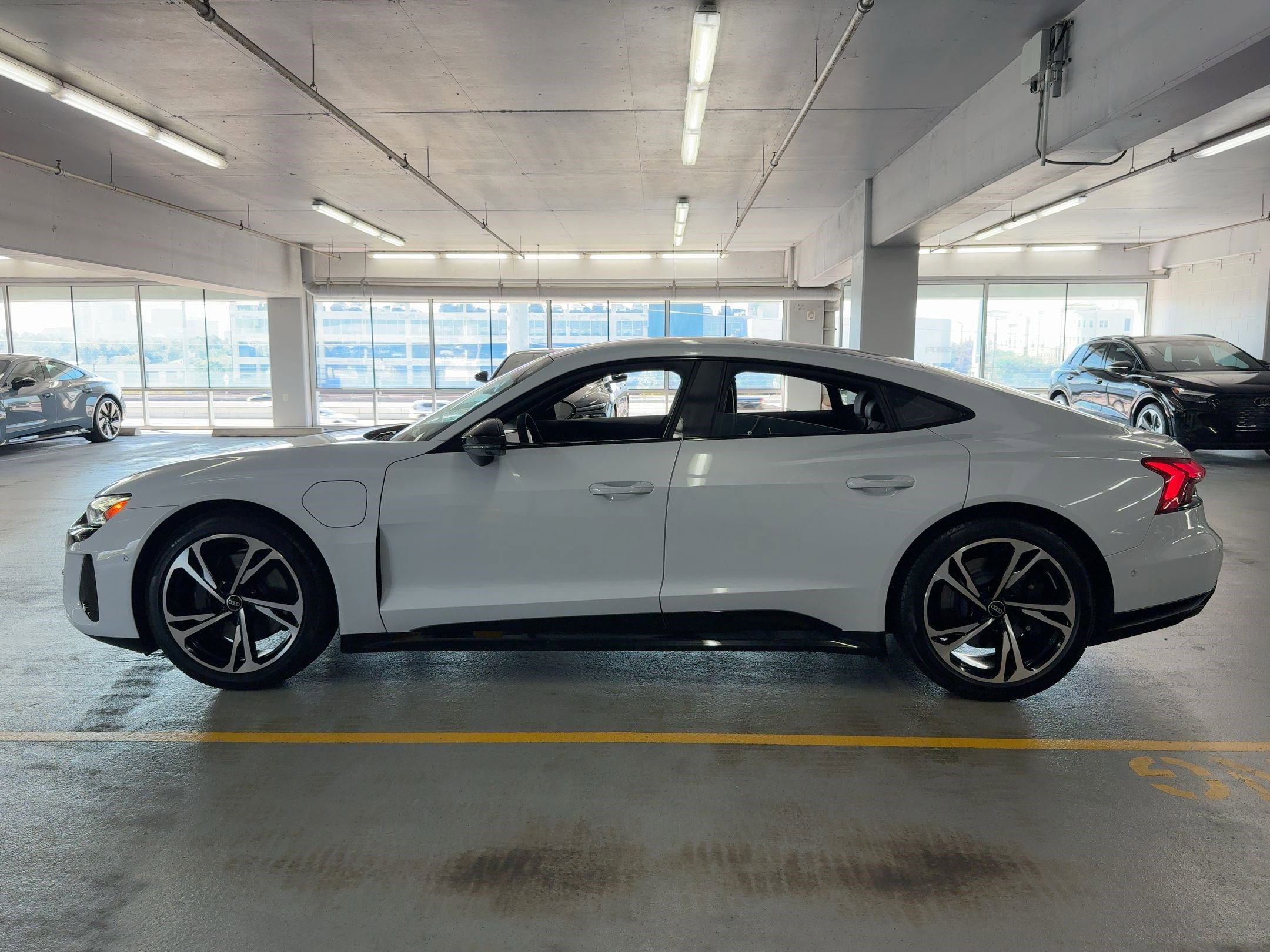 2023 Audi e-tron GT Prestige photo 2